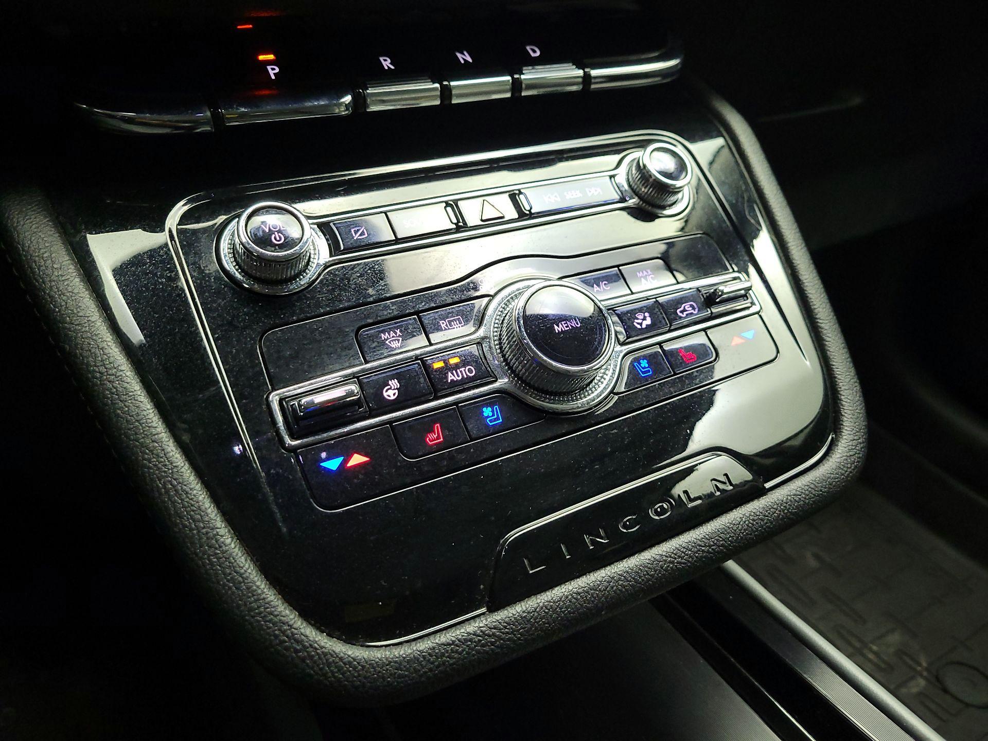 Thumbnail: 2022 Lincoln Corsair - 16