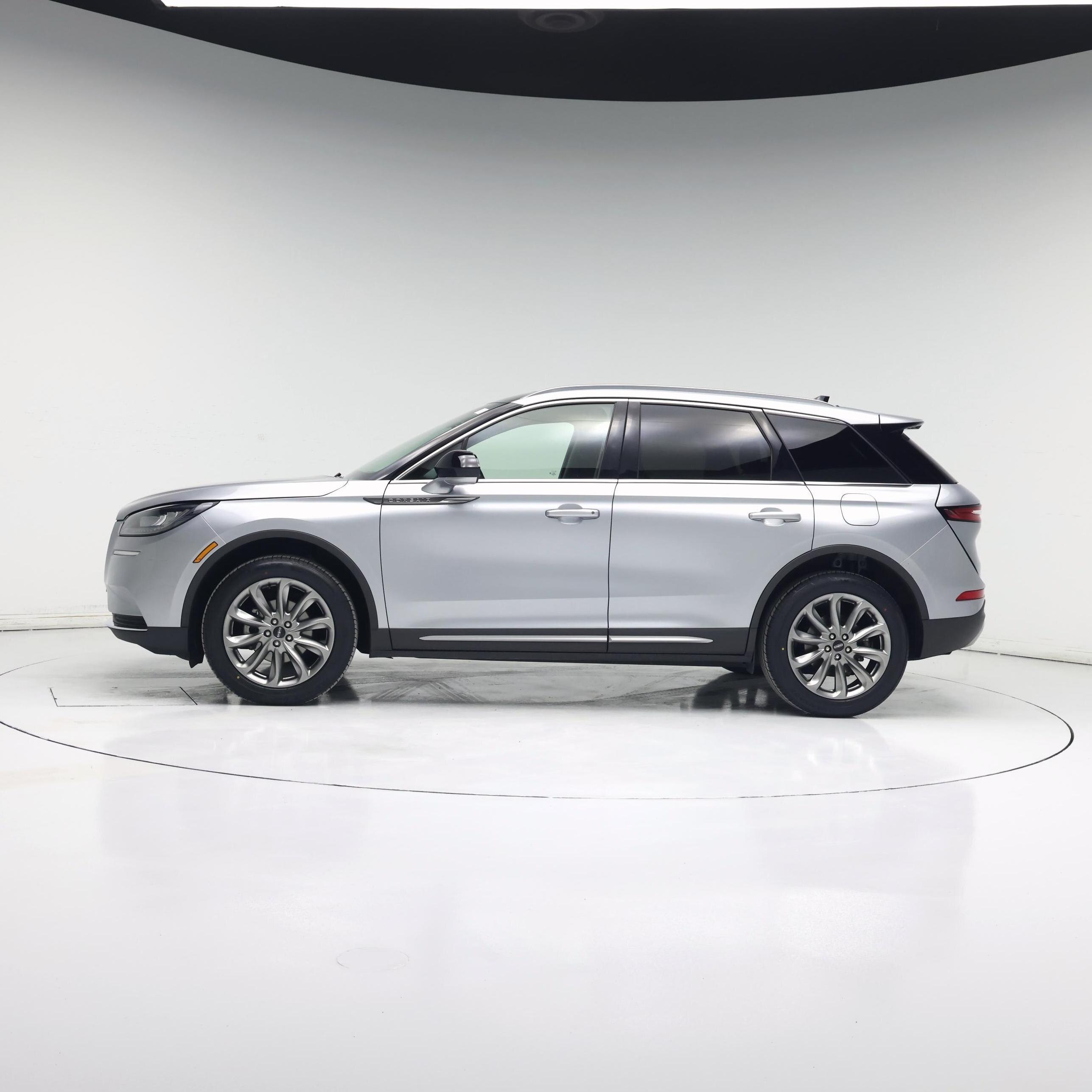 Thumbnail: 2022 Lincoln Corsair - 3