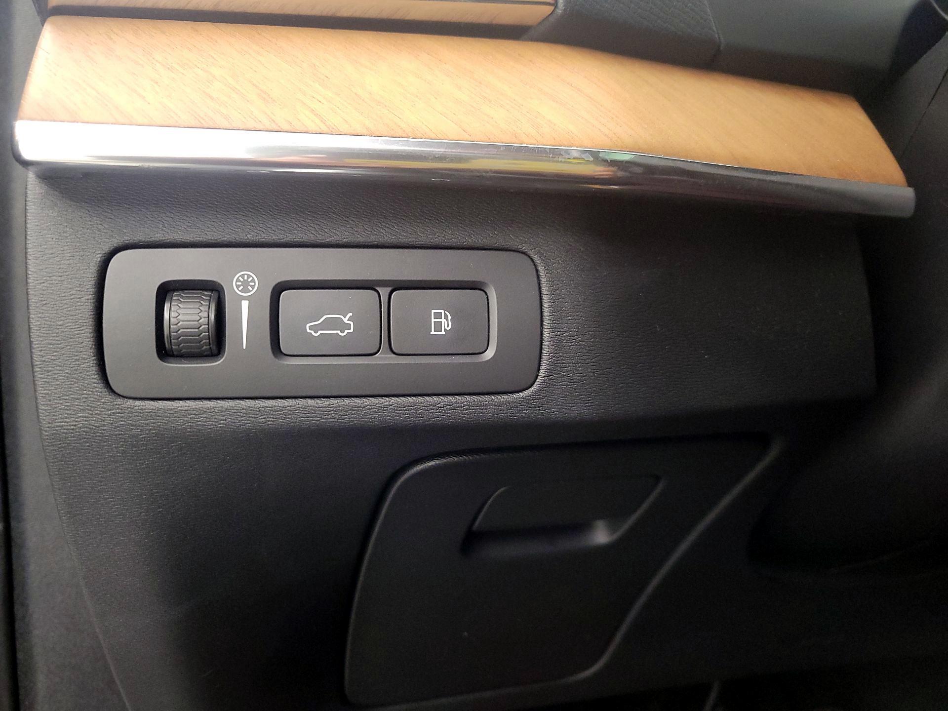 Thumbnail: 2022 Volvo XC90 - 13