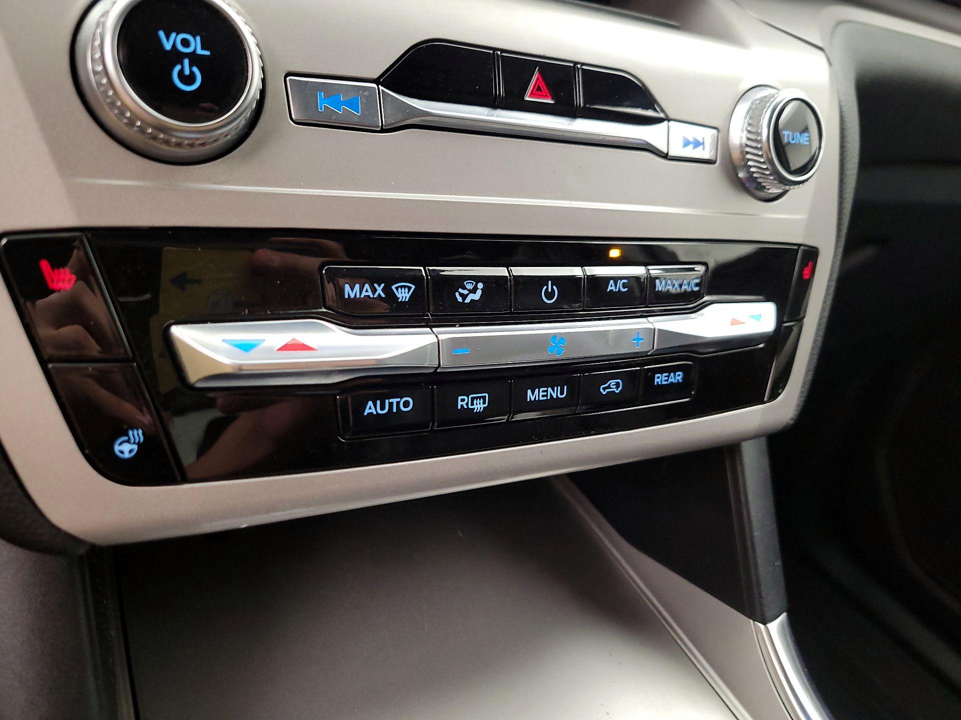 Thumbnail: 2022 Ford Explorer - 17