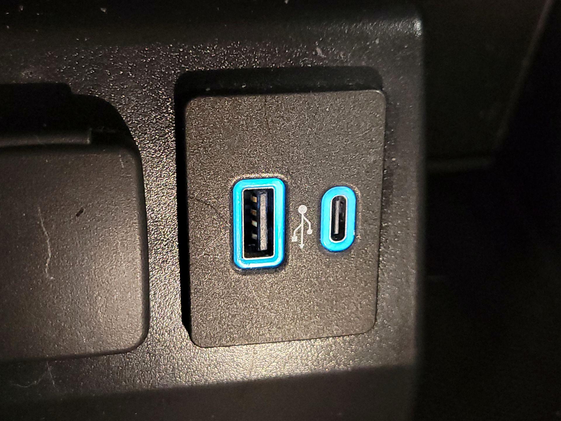 Thumbnail: 2022 Ford Explorer - 19