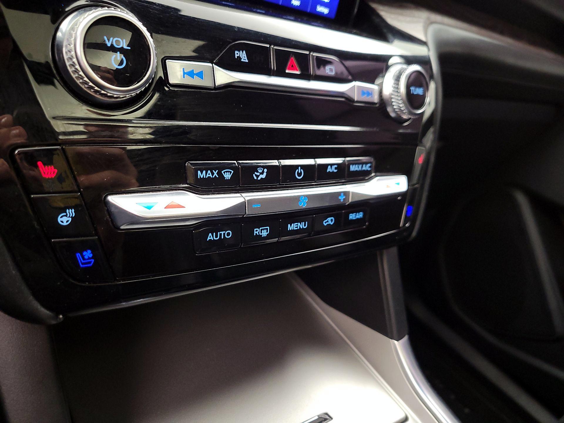 Thumbnail: 2022 Ford Explorer - 17