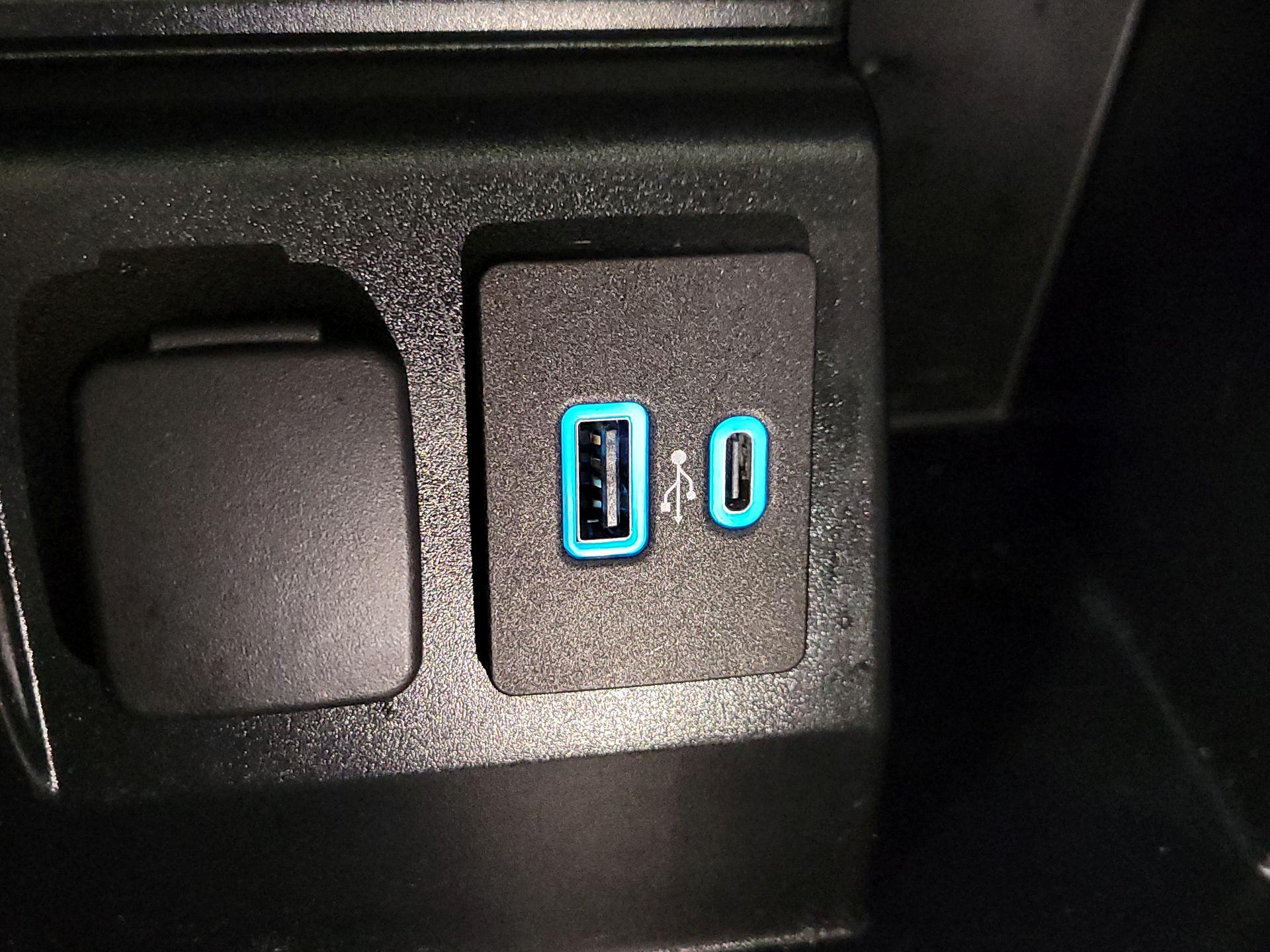 Thumbnail: 2022 Ford Explorer - 19