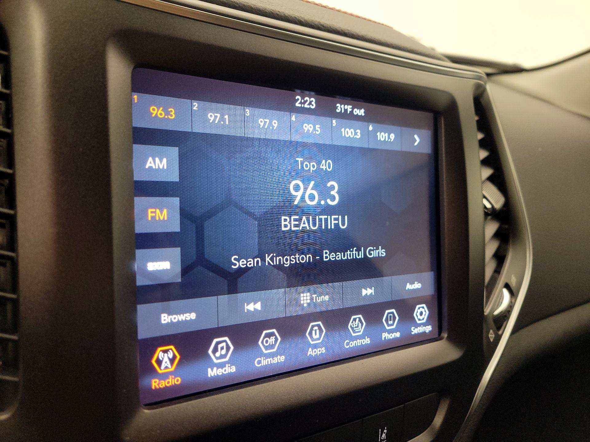 Thumbnail: 2022 Jeep Cherokee - 15