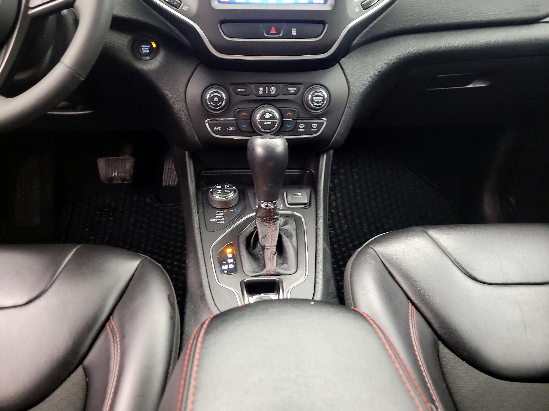 Thumbnail: 2022 Jeep Cherokee - 17