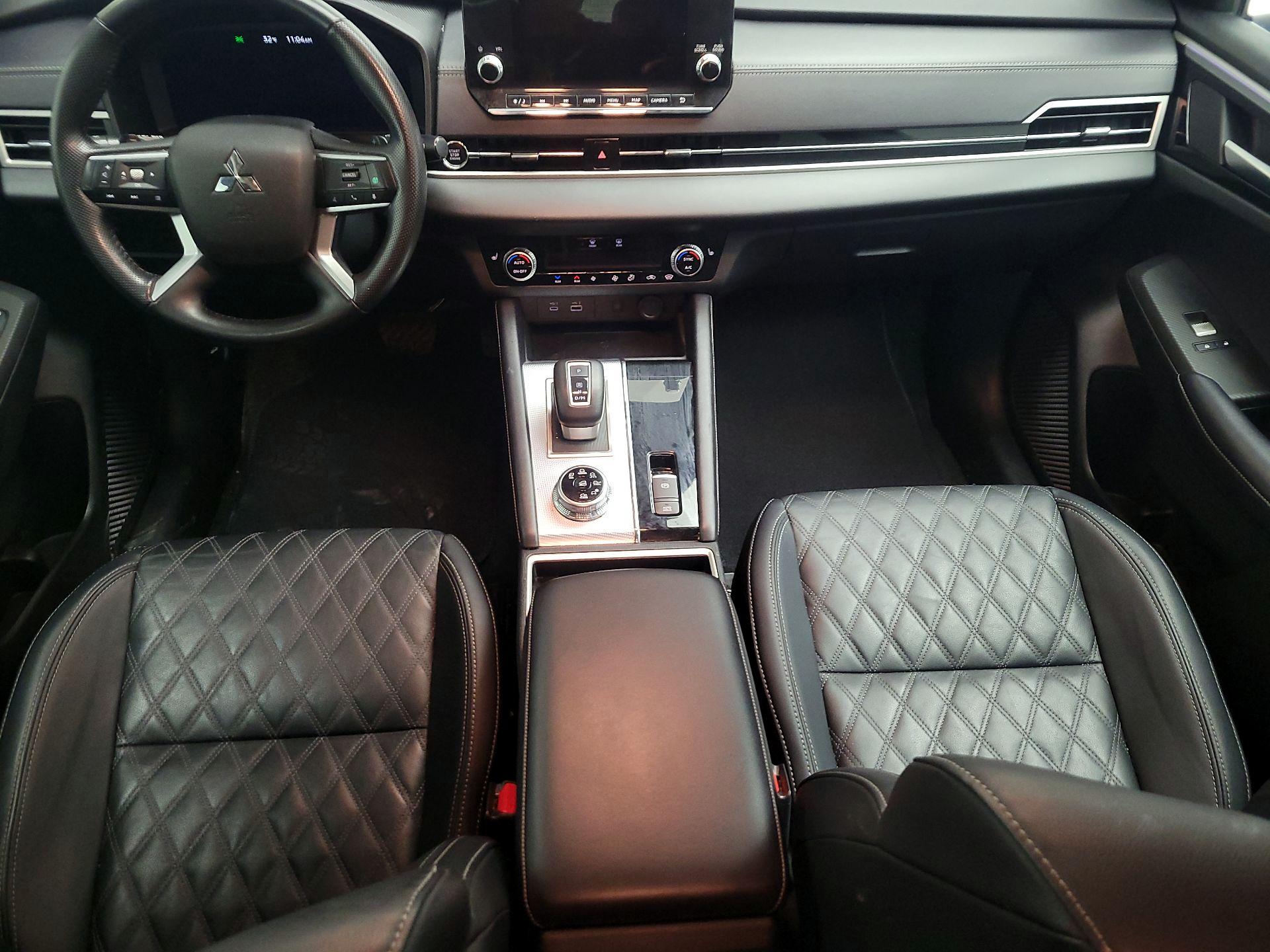 Thumbnail: 2024 Mitsubishi Outlander - 9