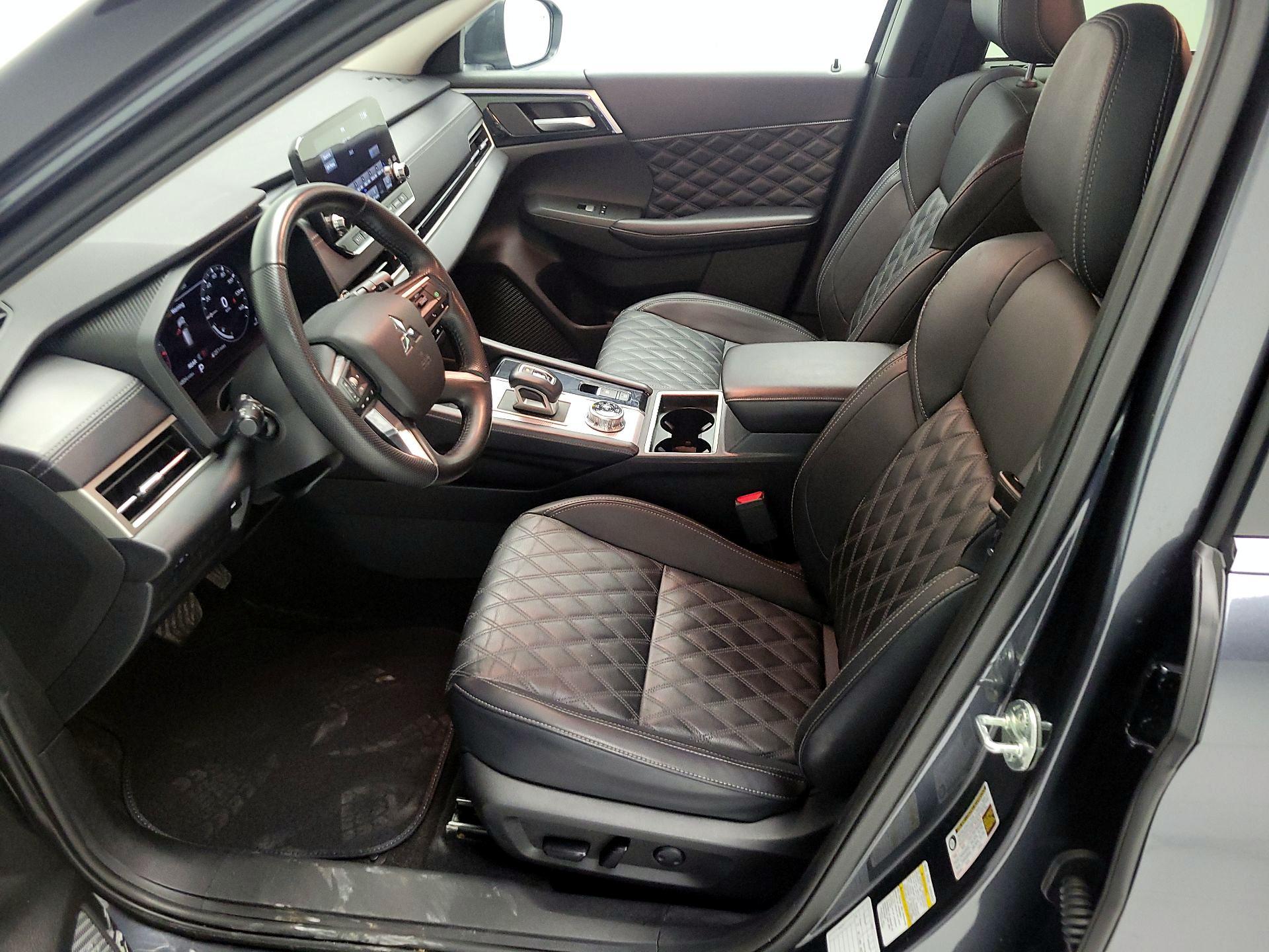 Thumbnail: 2024 Mitsubishi Outlander - 11