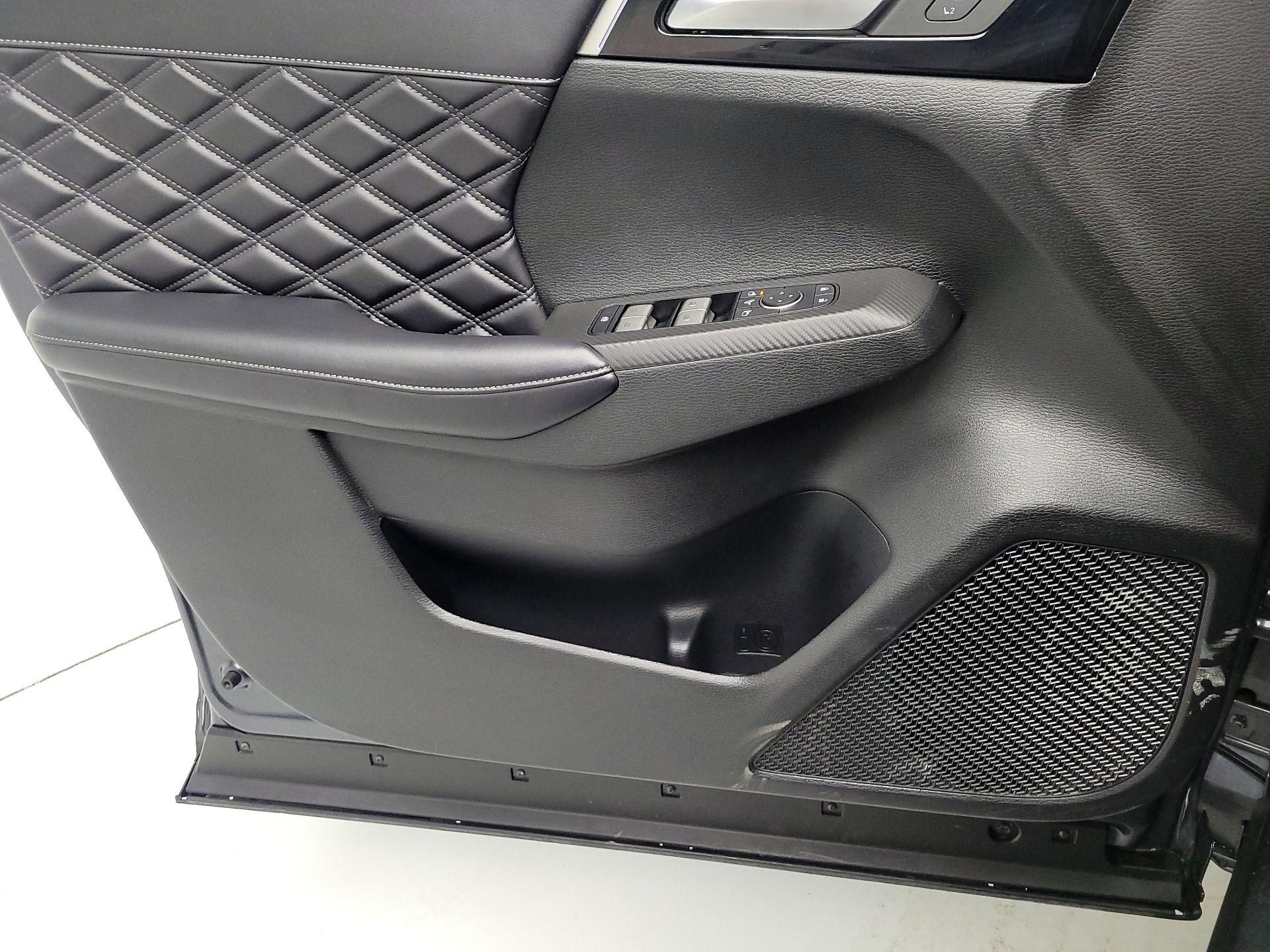 Thumbnail: 2024 Mitsubishi Outlander - 12