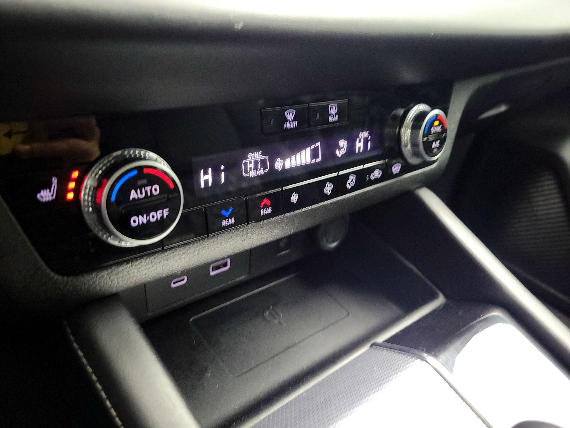 Thumbnail: 2024 Mitsubishi Outlander - 14