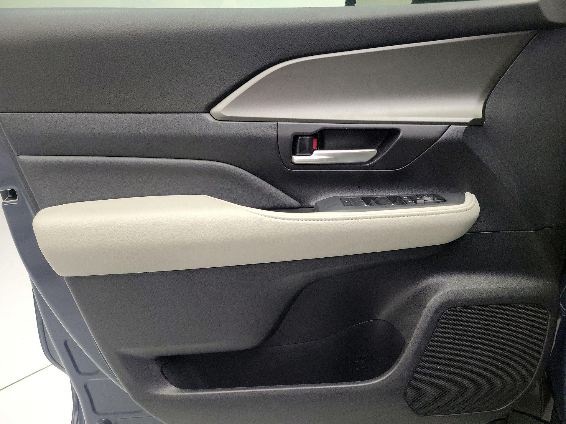 Thumbnail: 2025 Toyota Grand Highlander - 12