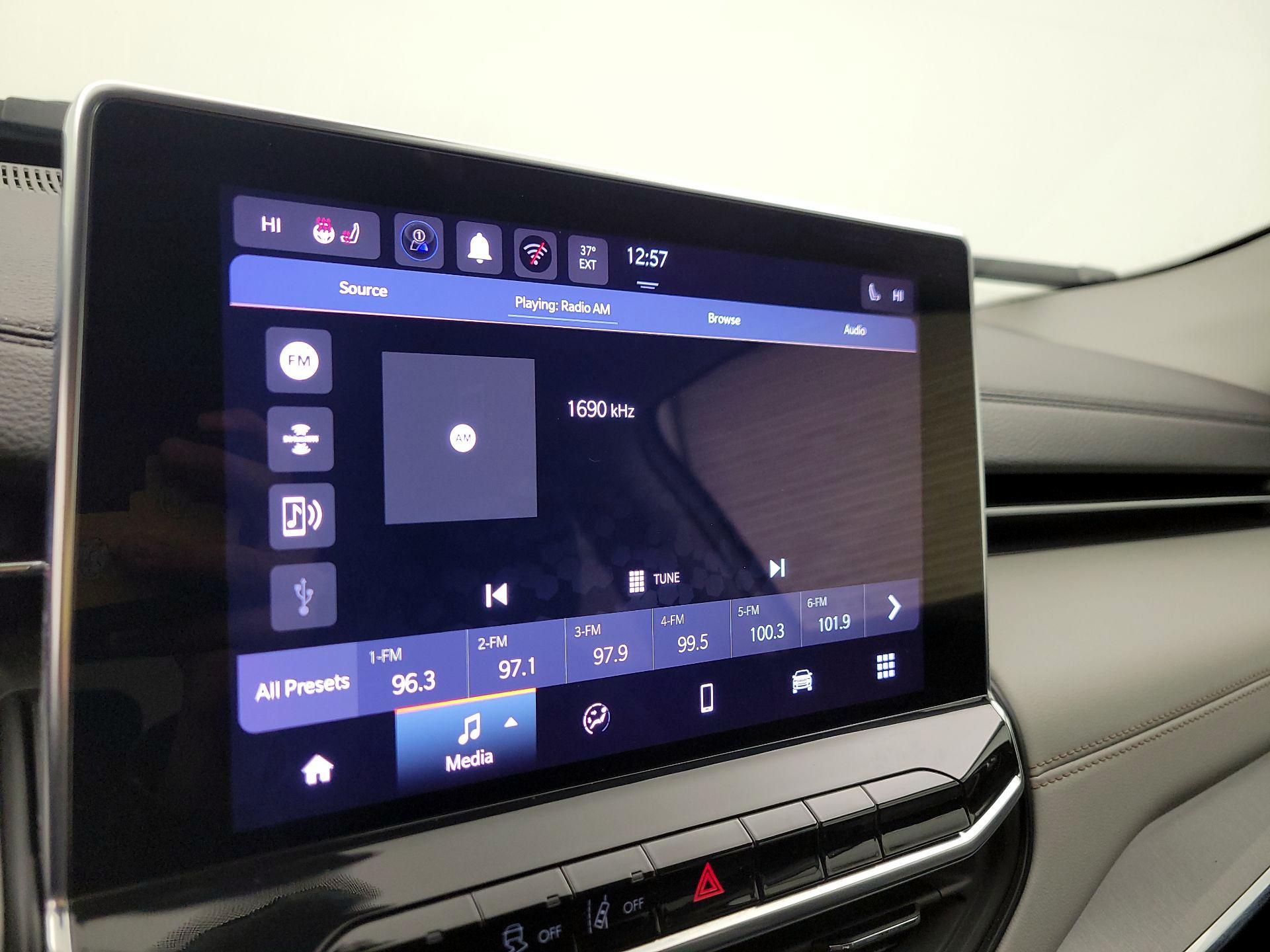 Thumbnail: 2022 Jeep Compass - 15