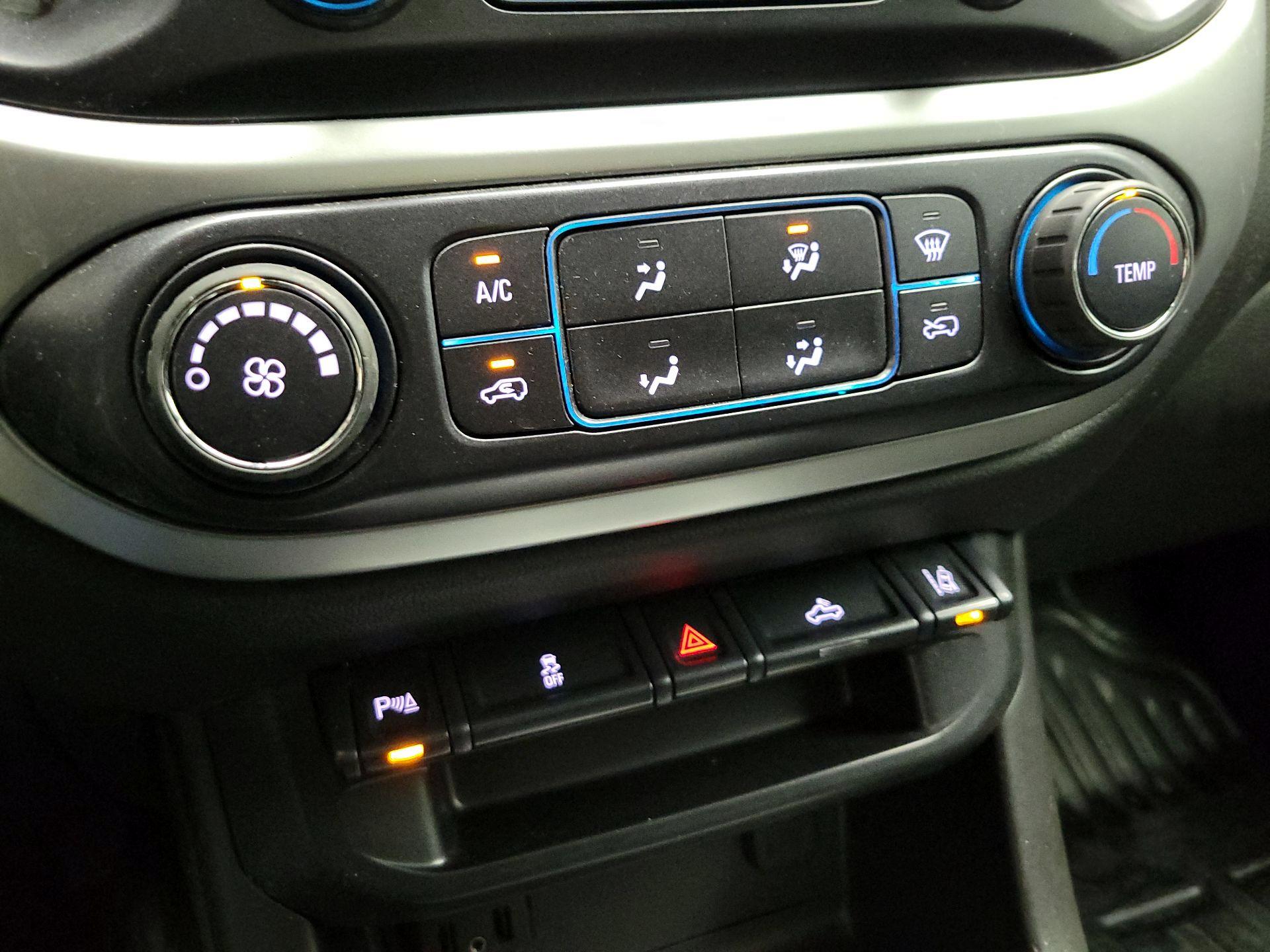 Thumbnail: 2022 Chevrolet Colorado - 15