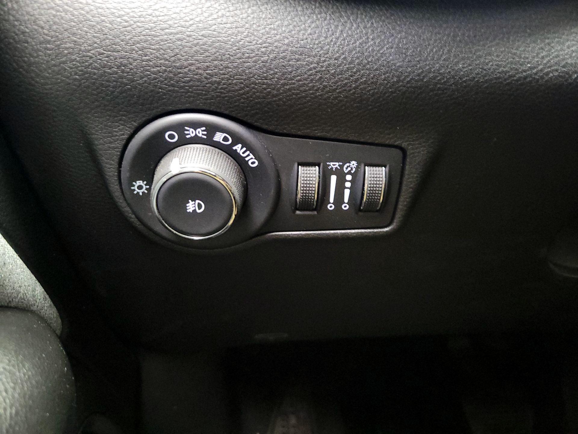 Thumbnail: 2022 Jeep Compass - 13