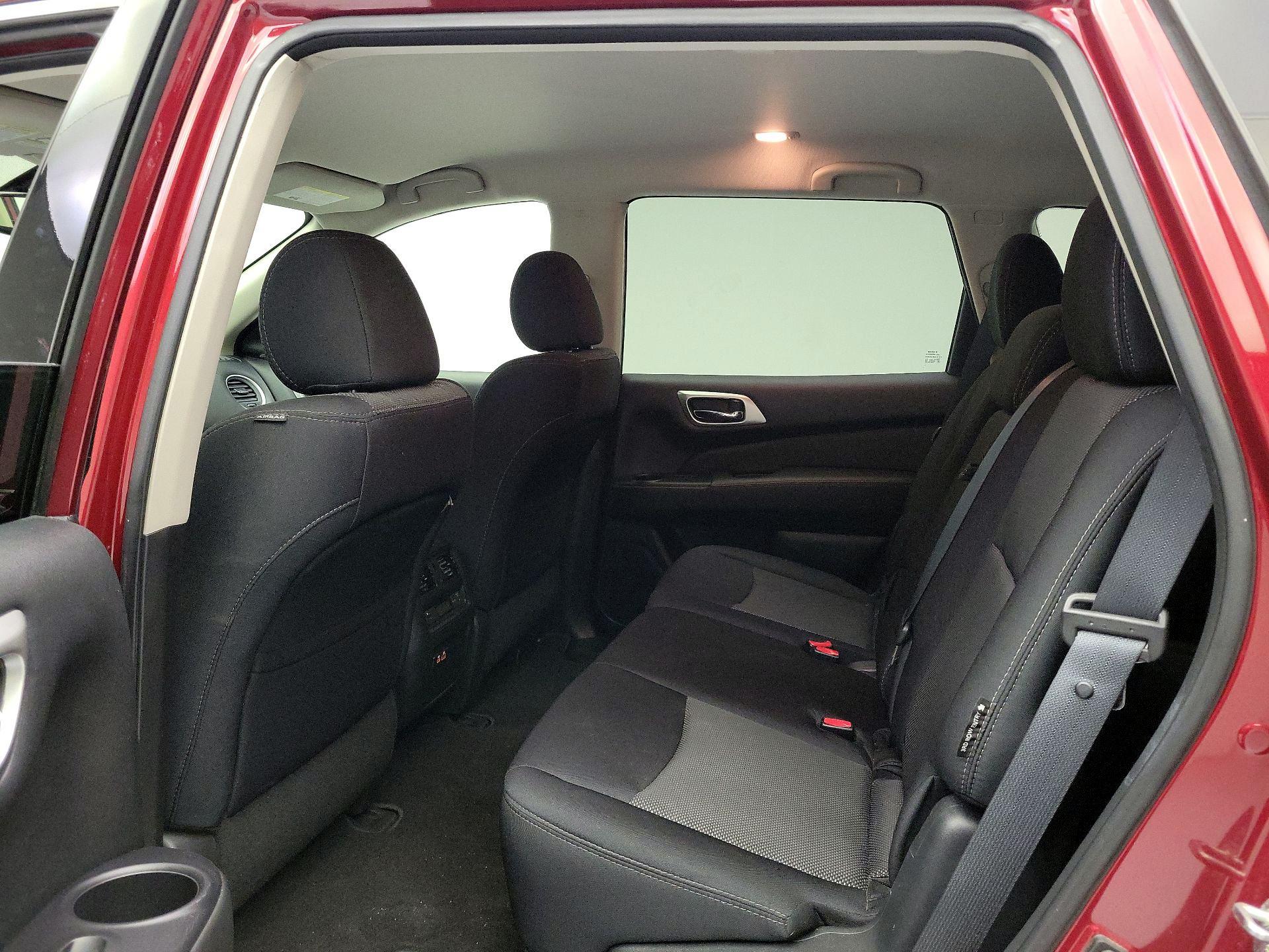 Thumbnail: 2019 Nissan Pathfinder - 18