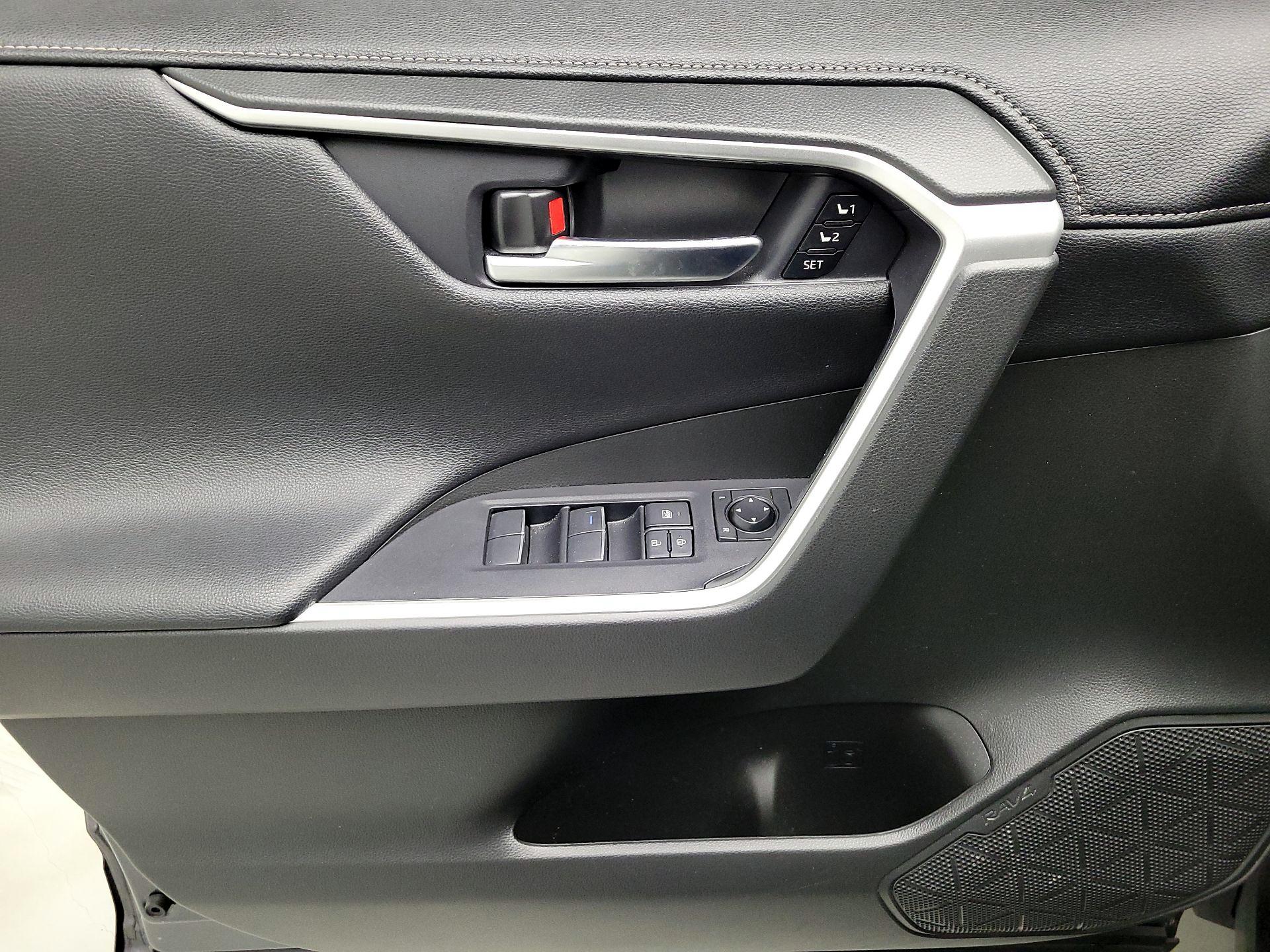 Thumbnail: 2021 Toyota RAV4 - 12