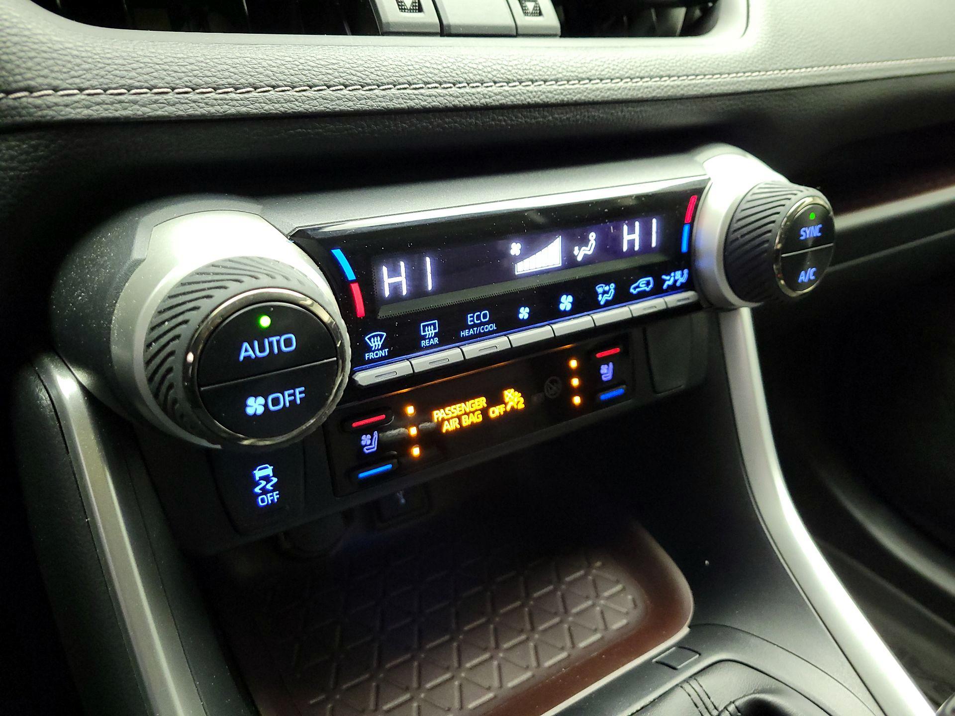 Thumbnail: 2021 Toyota RAV4 - 17