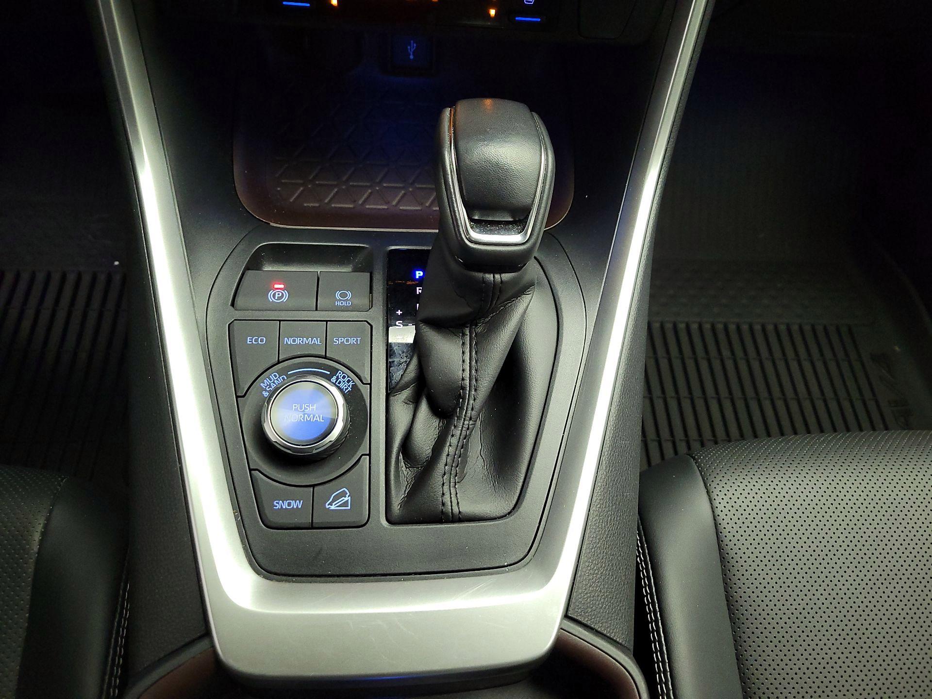 Thumbnail: 2021 Toyota RAV4 - 18