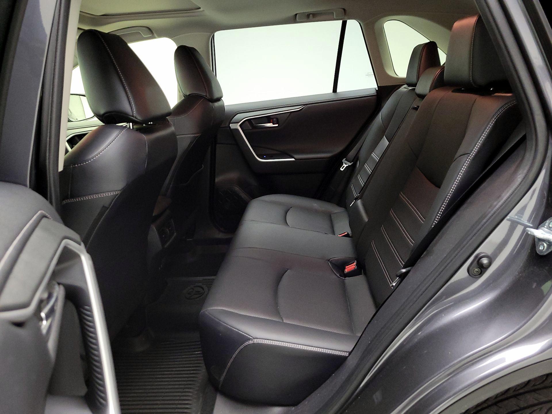 Thumbnail: 2021 Toyota RAV4 - 20