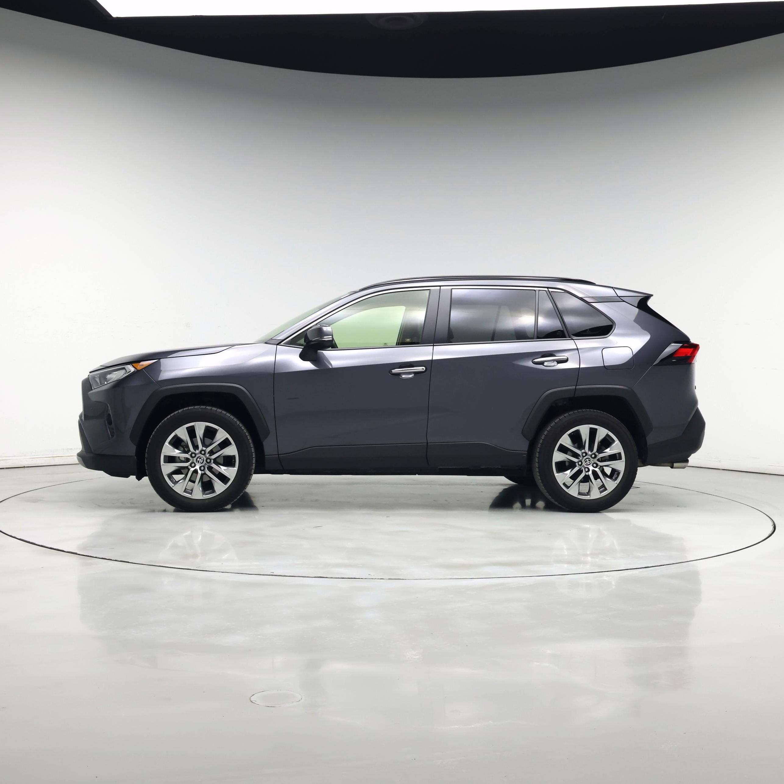 Thumbnail: 2021 Toyota RAV4 - 3