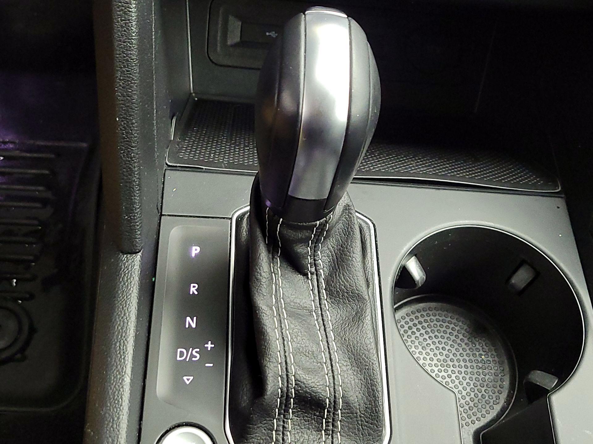 Thumbnail: 2021 Volkswagen Atlas - 17