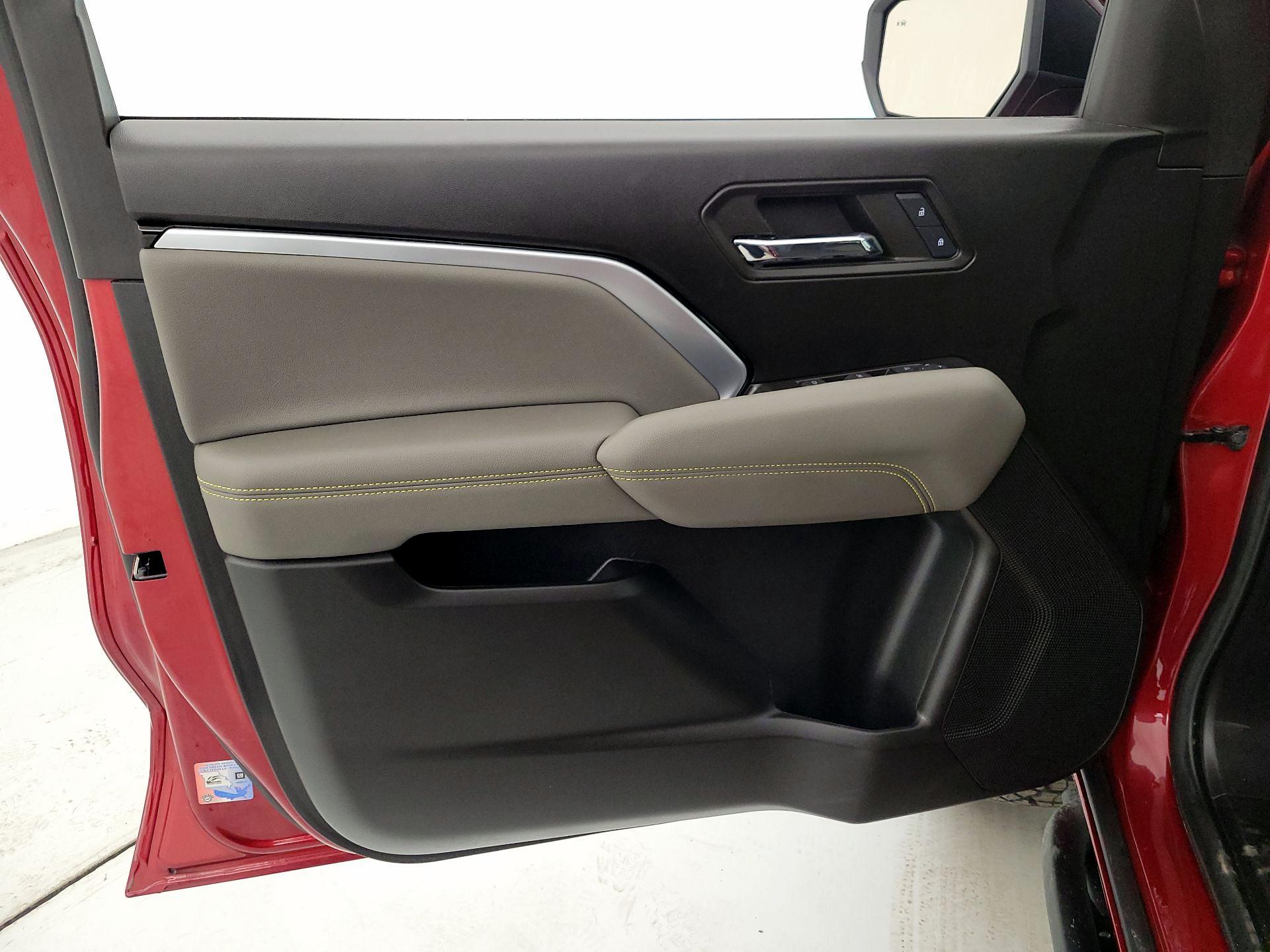 Thumbnail: 2024 Chevrolet Colorado - 12