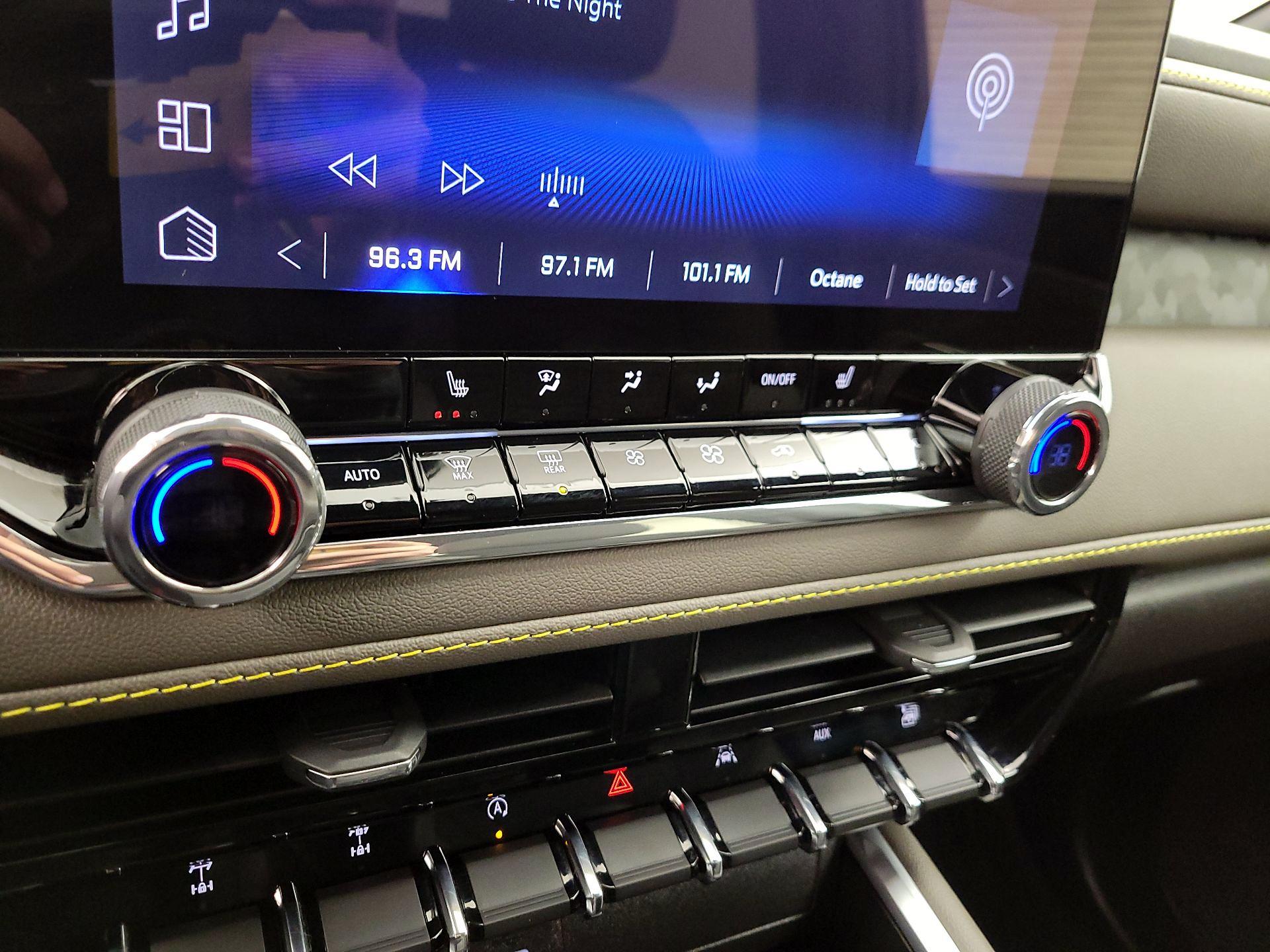 Thumbnail: 2024 Chevrolet Colorado - 16