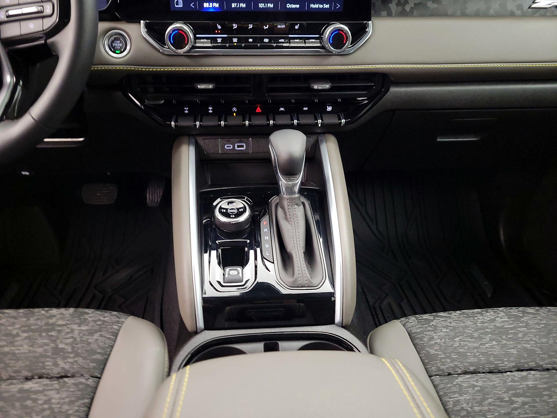 Thumbnail: 2024 Chevrolet Colorado - 17