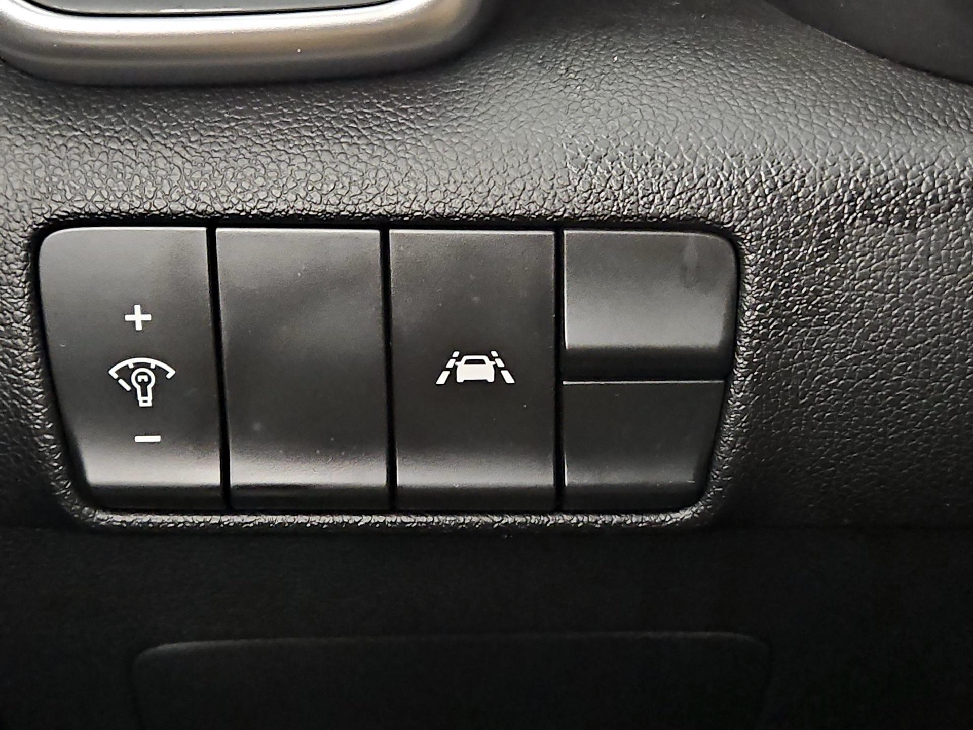 Thumbnail: 2021 Kia Sportage - 13