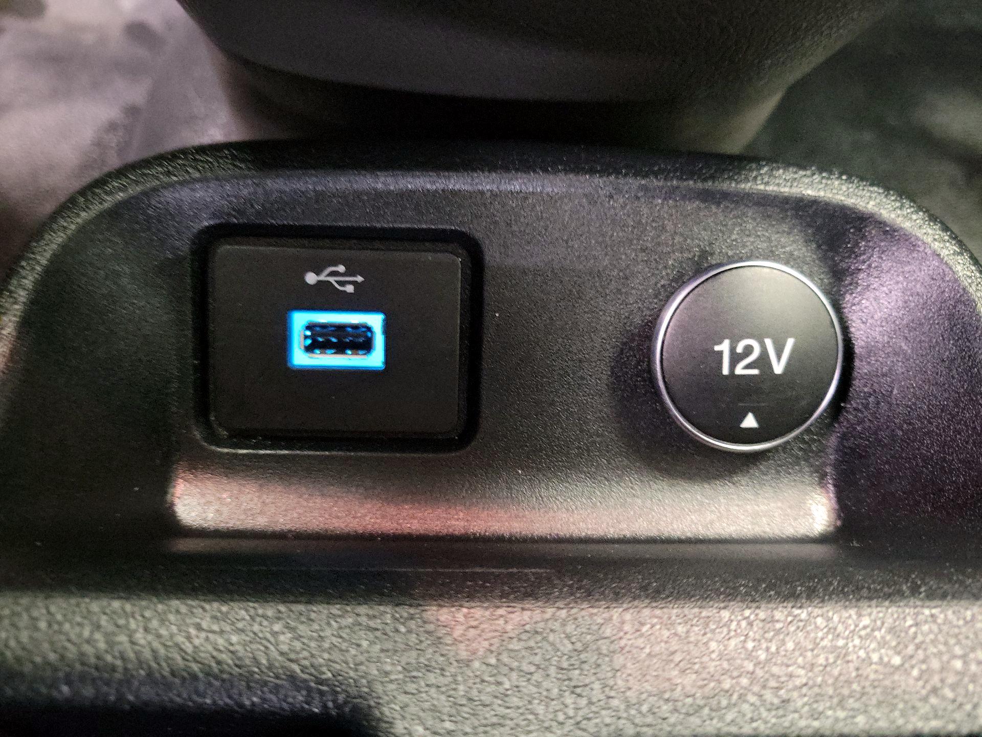 Thumbnail: 2019 Ford Transit Series - 17