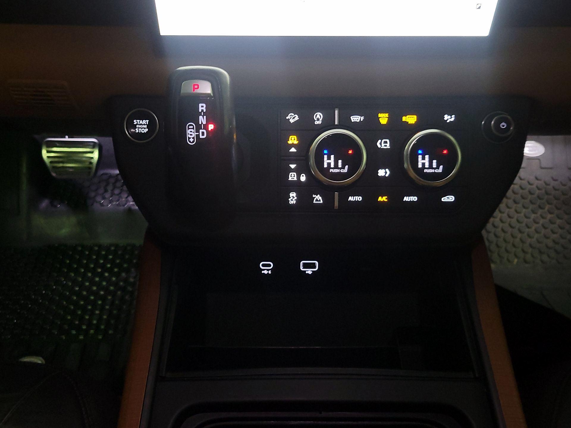 Thumbnail: 2023 Land Rover Defender - 17