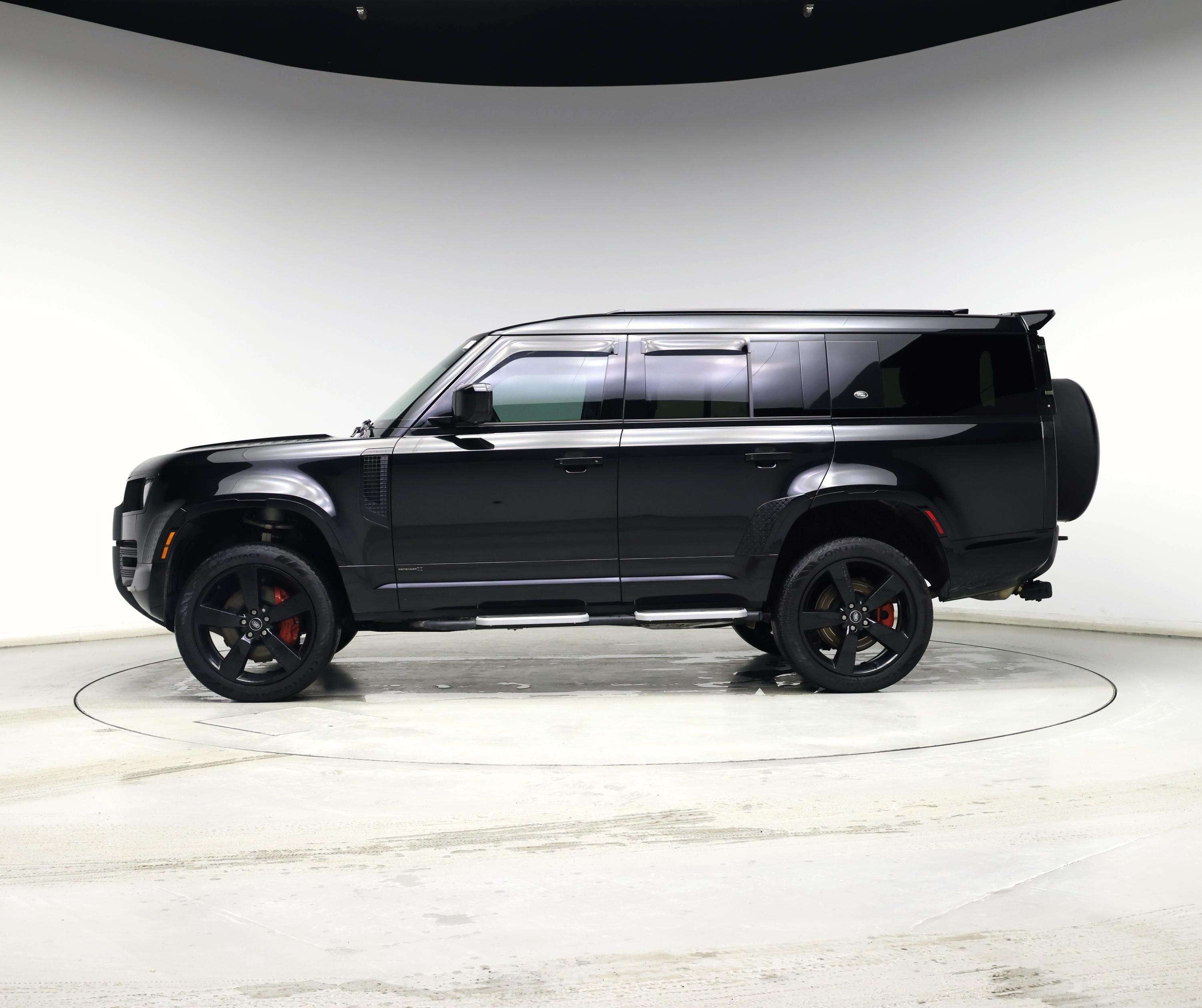 Thumbnail: 2023 Land Rover Defender - 3