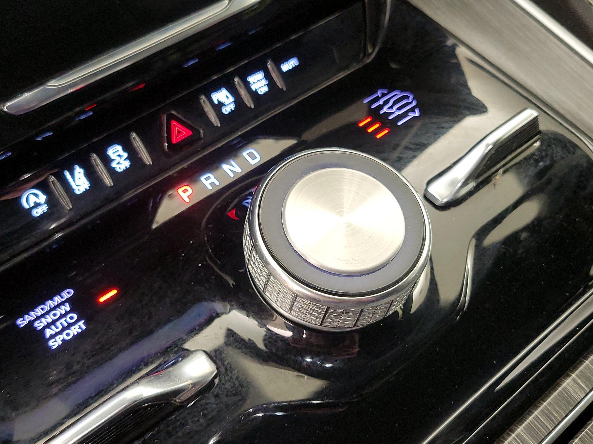 Thumbnail: 2024 Jeep Wagoneer - 18