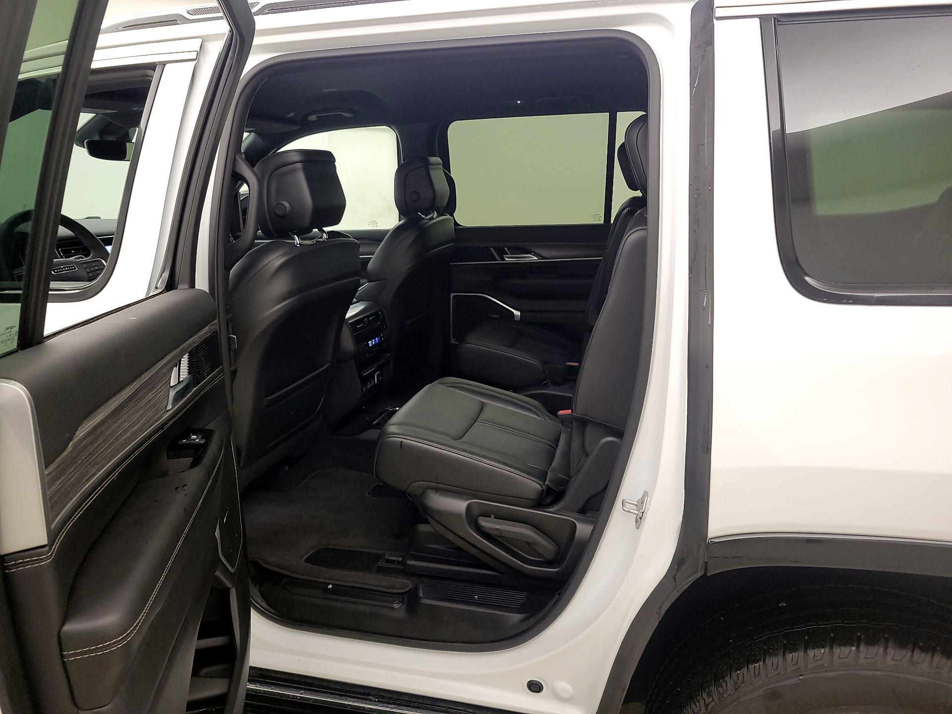 Thumbnail: 2024 Jeep Wagoneer - 20