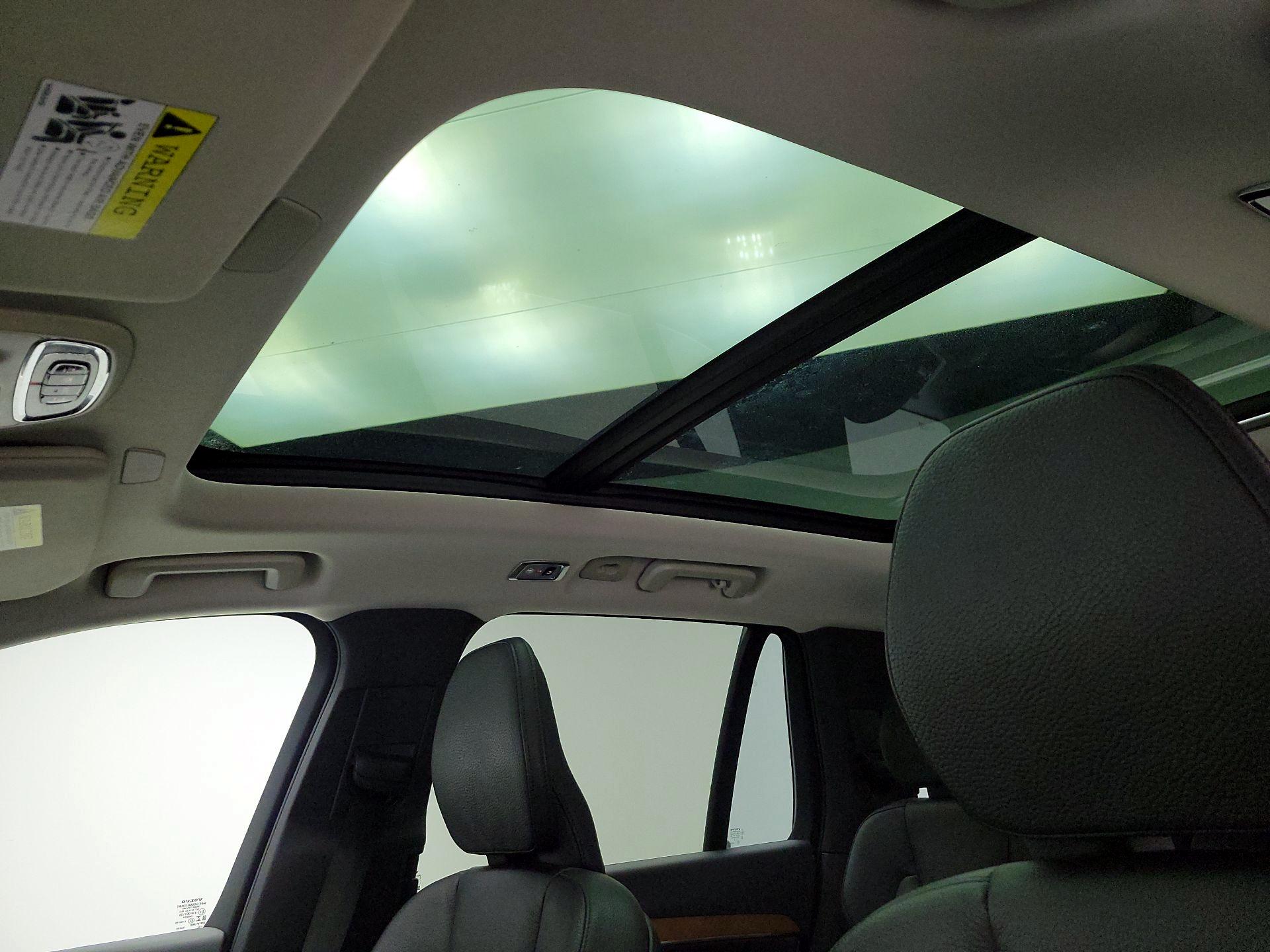 Thumbnail: 2022 Volvo XC90 - 20