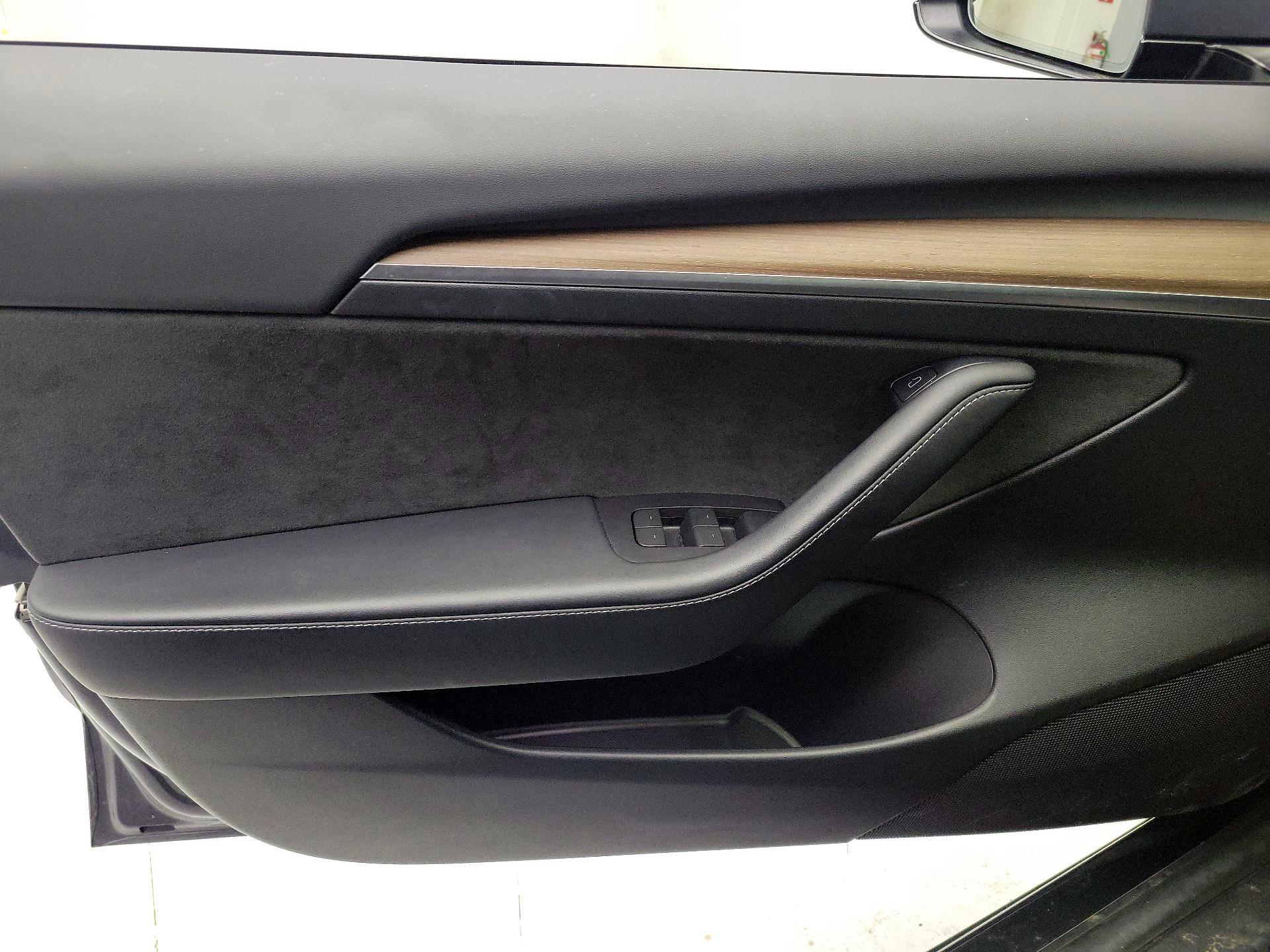 Thumbnail: 2022 Tesla Model 3 - 12