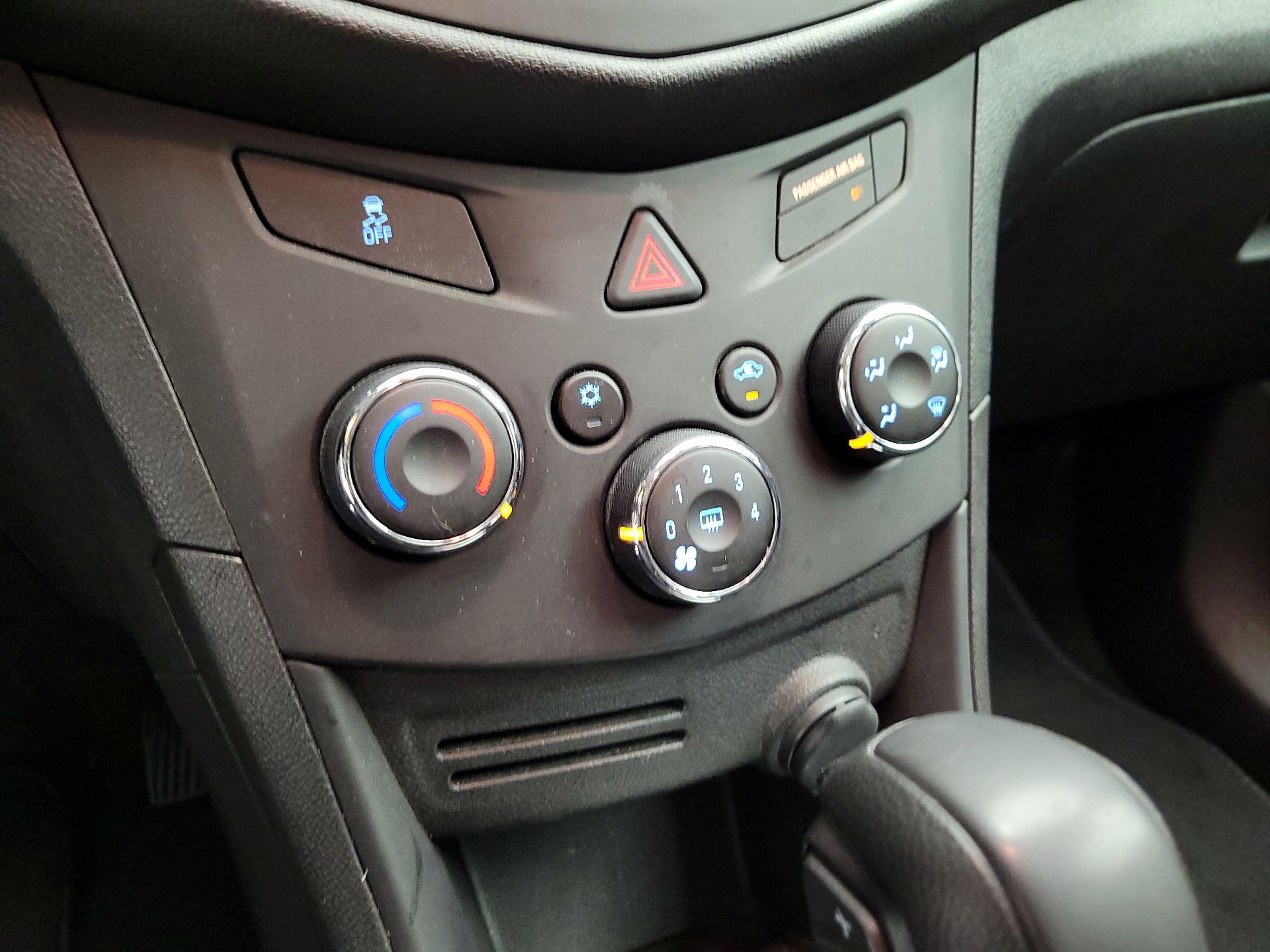 Thumbnail: 2016 Chevrolet Trax - 14