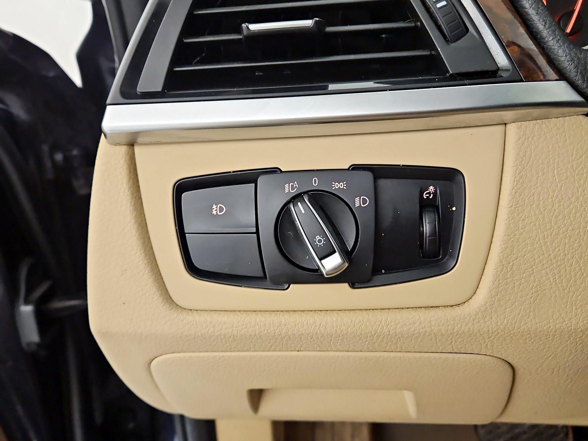 Thumbnail: 2015 BMW 3 Series - 13