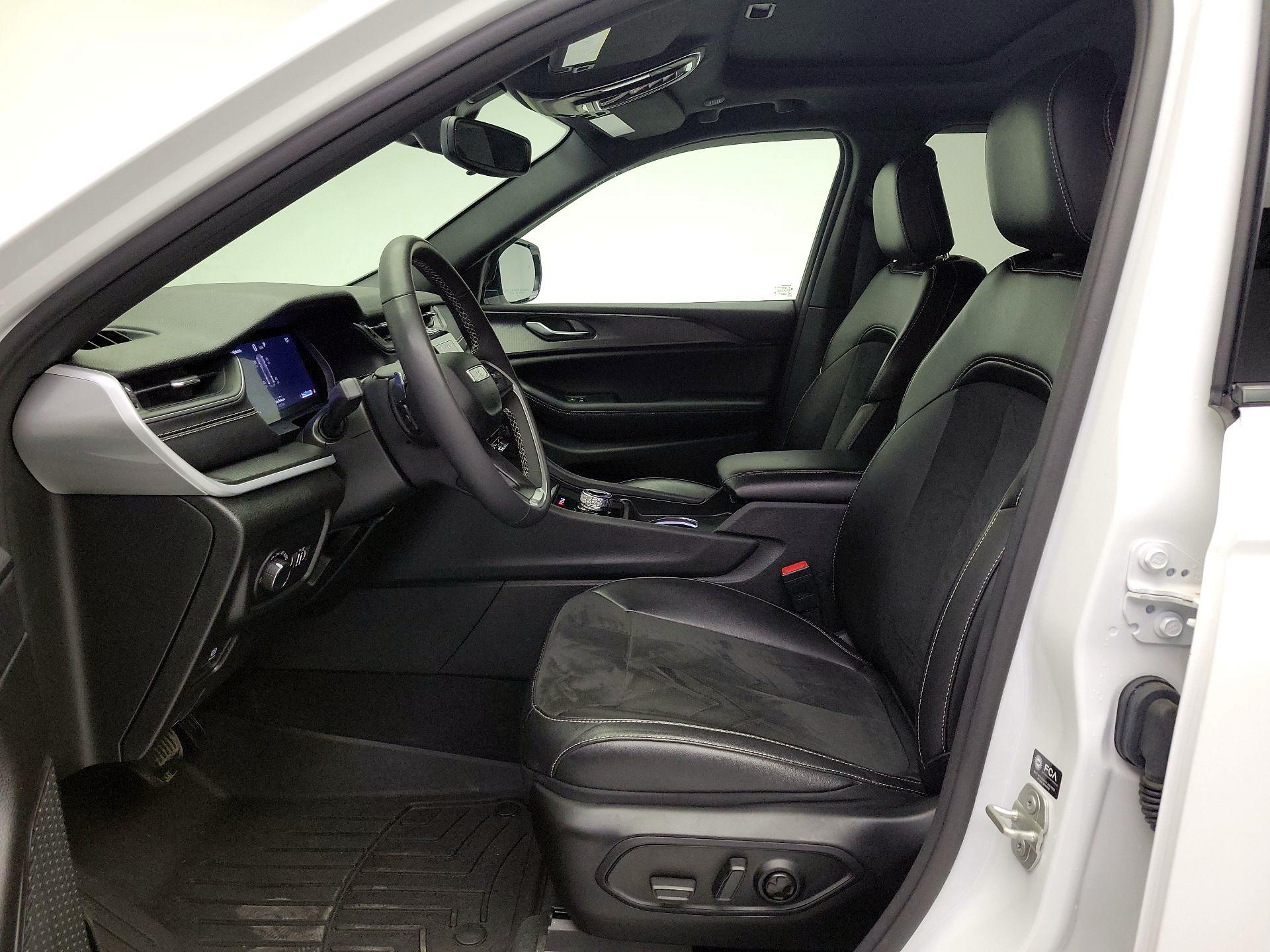 Thumbnail: 2024 Jeep Grand Cherokee - 11