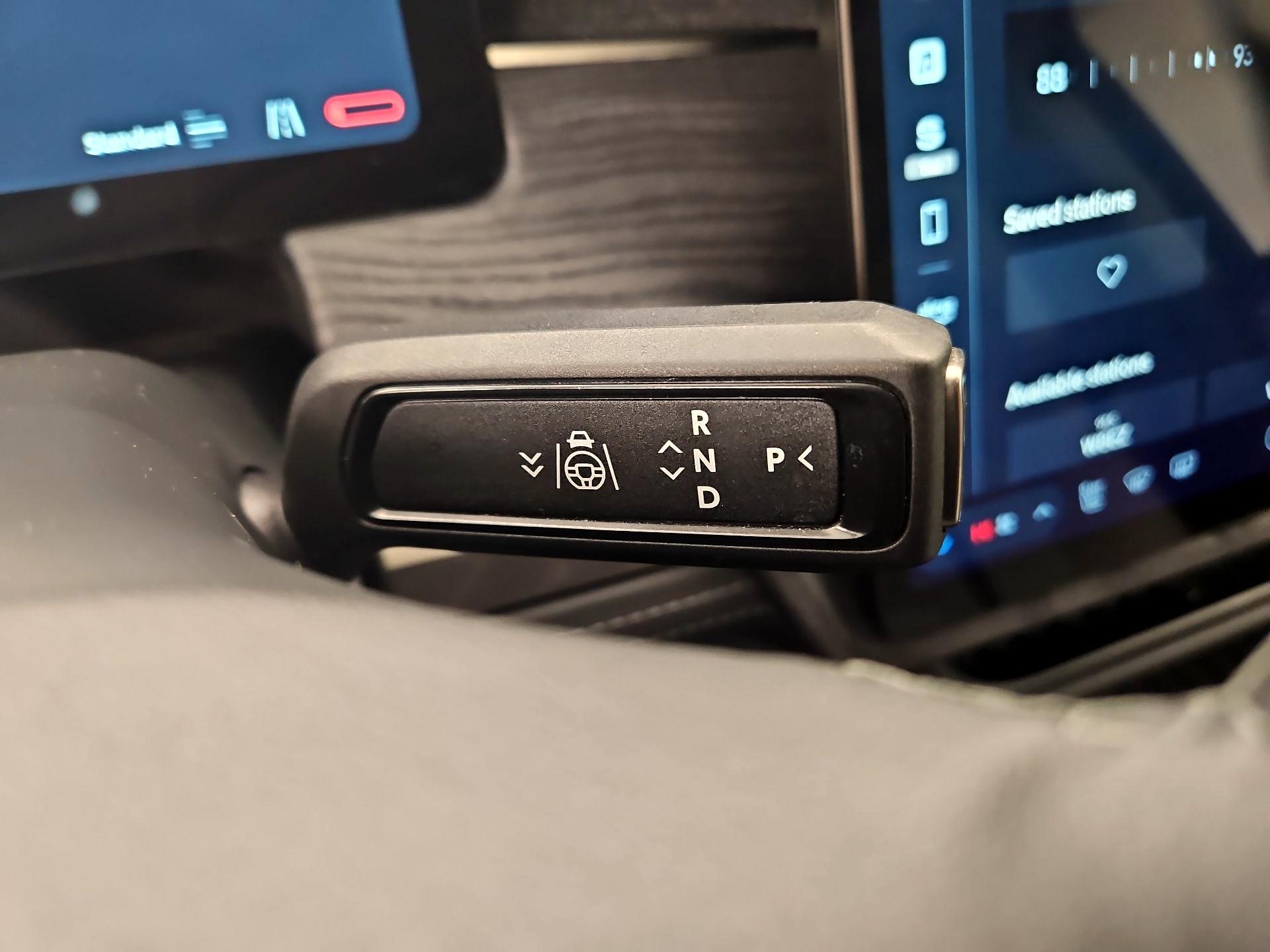 Thumbnail: 2023 Rivian R1S - 17