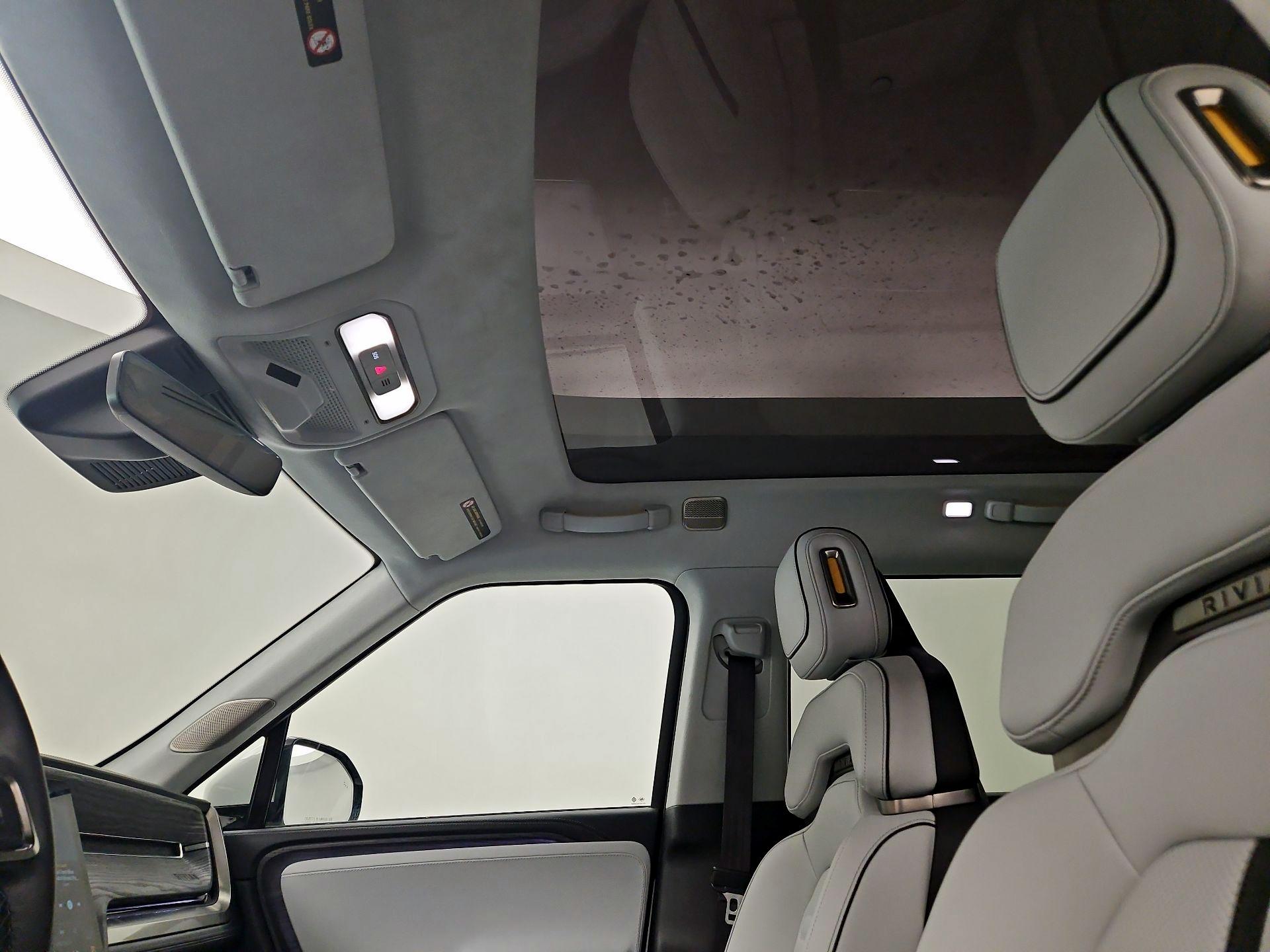 Thumbnail: 2023 Rivian R1S - 18