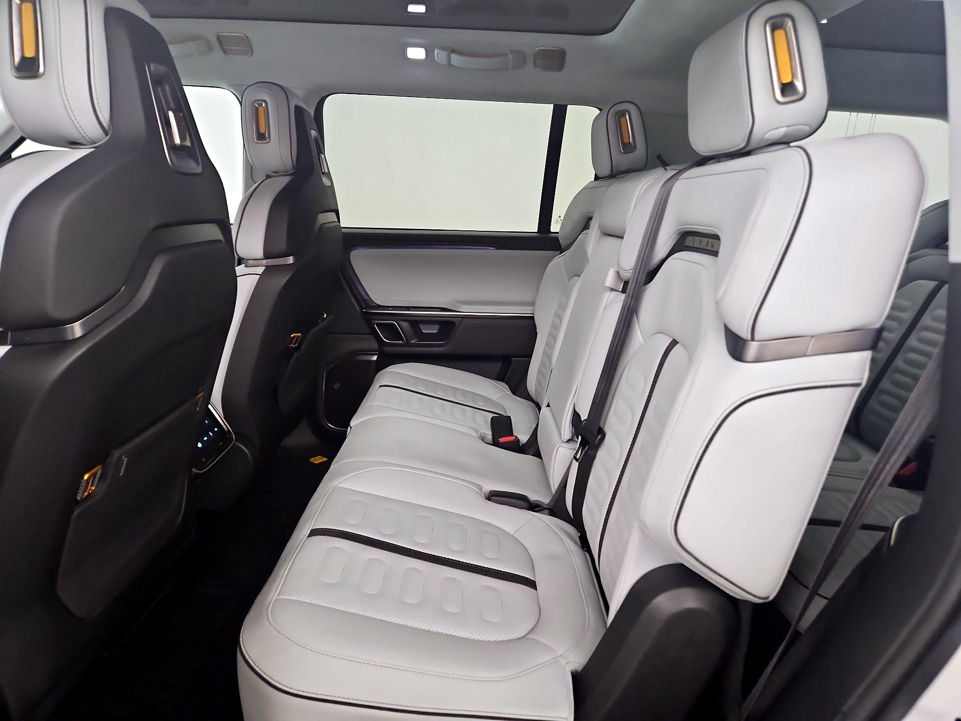 Thumbnail: 2023 Rivian R1S - 19