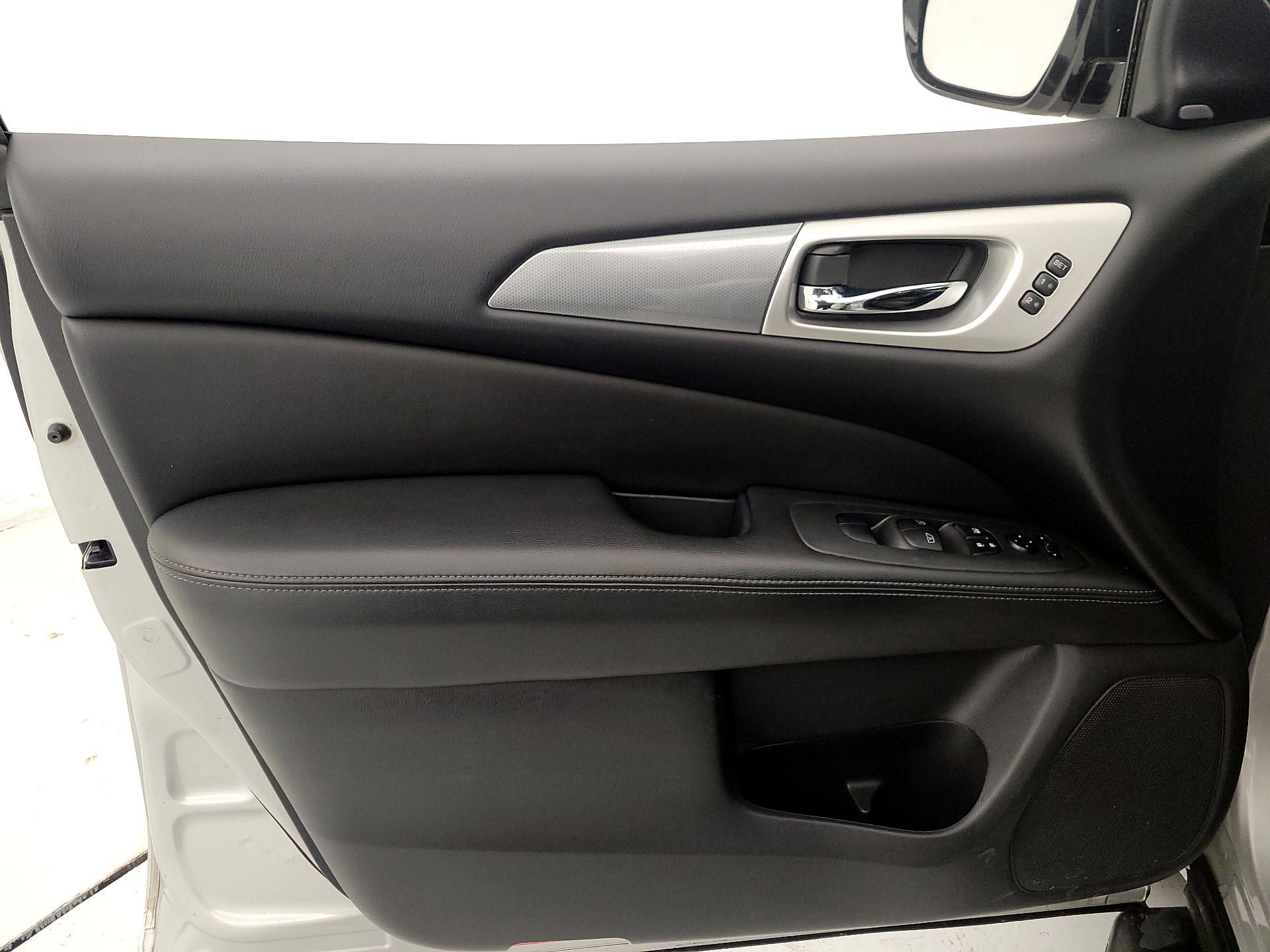 Thumbnail: 2017 Nissan Pathfinder - 12