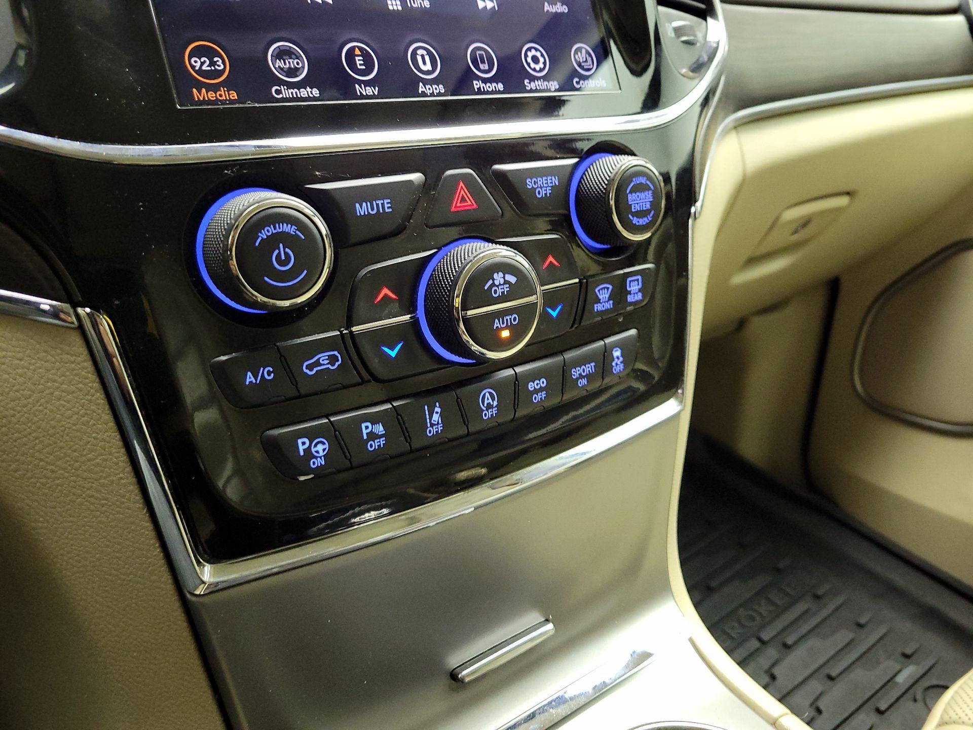 Thumbnail: 2021 Jeep Grand Cherokee - 16