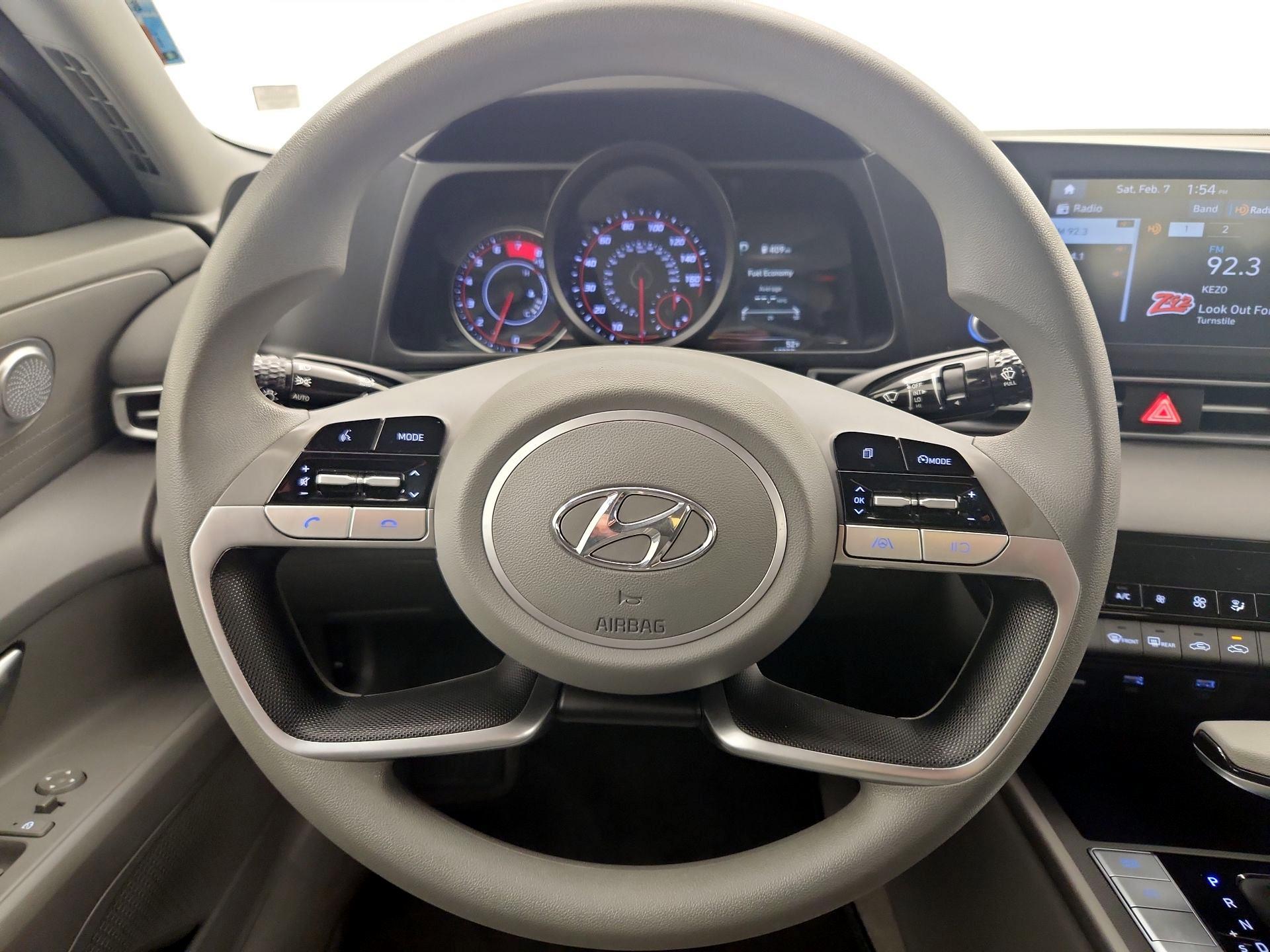 Thumbnail: 2022 Hyundai Elantra - 10