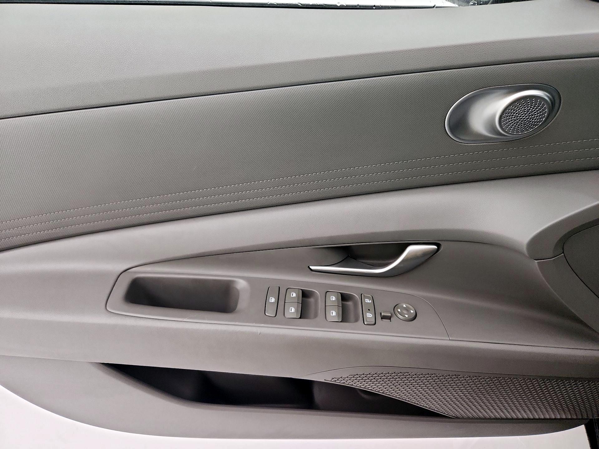 Thumbnail: 2022 Hyundai Elantra - 12