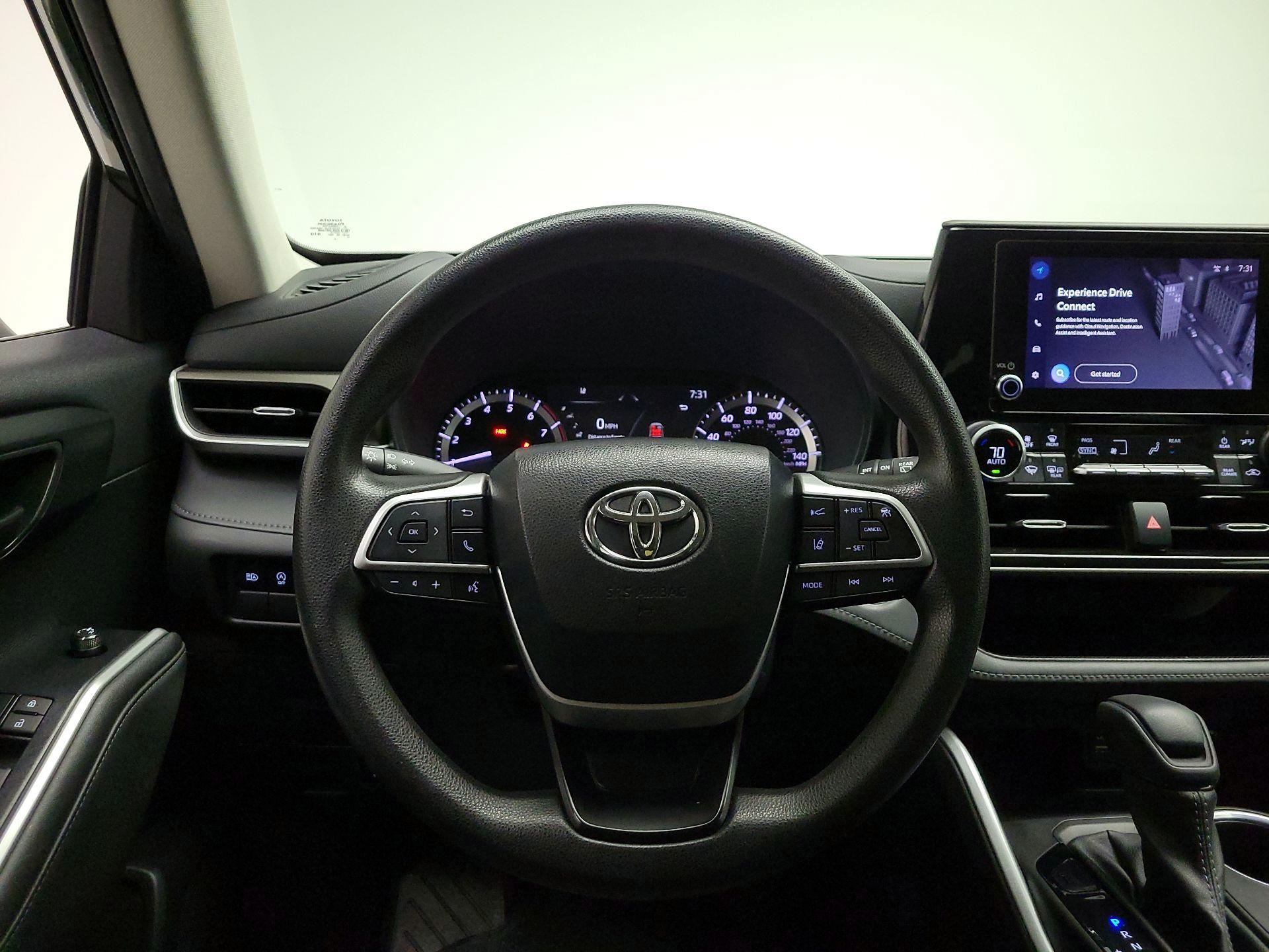 Thumbnail: 2023 Toyota Highlander - 10