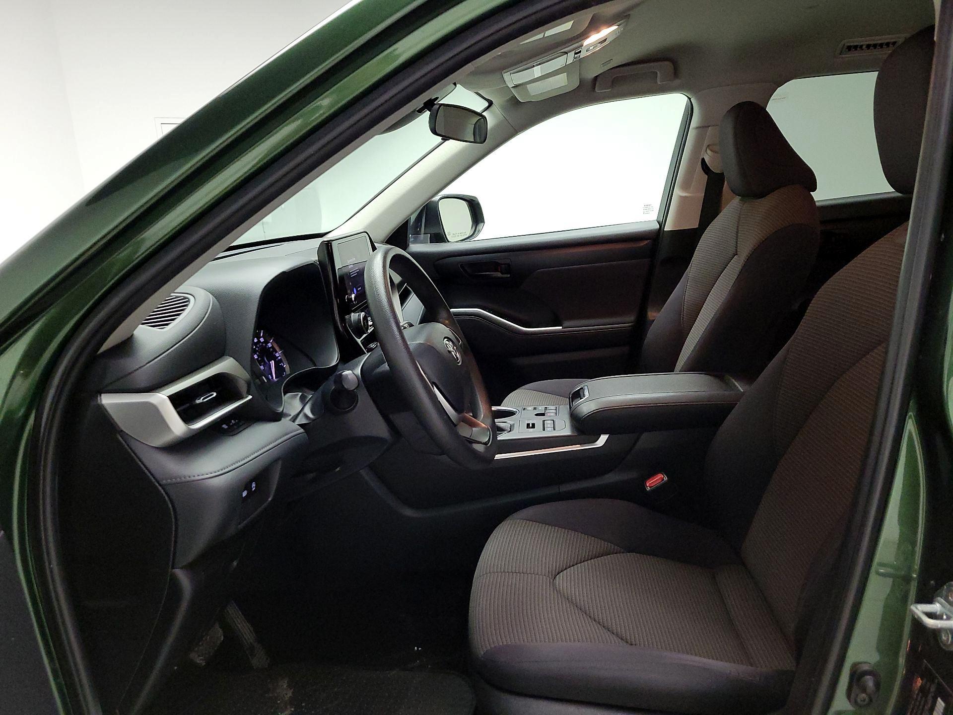 Thumbnail: 2023 Toyota Highlander - 11