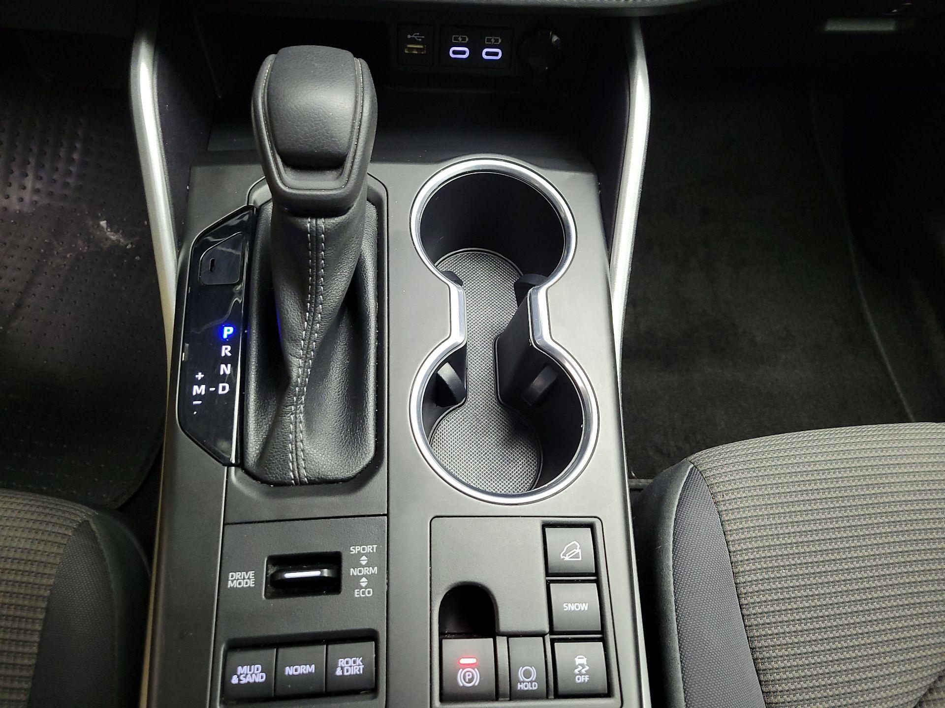 Thumbnail: 2023 Toyota Highlander - 16