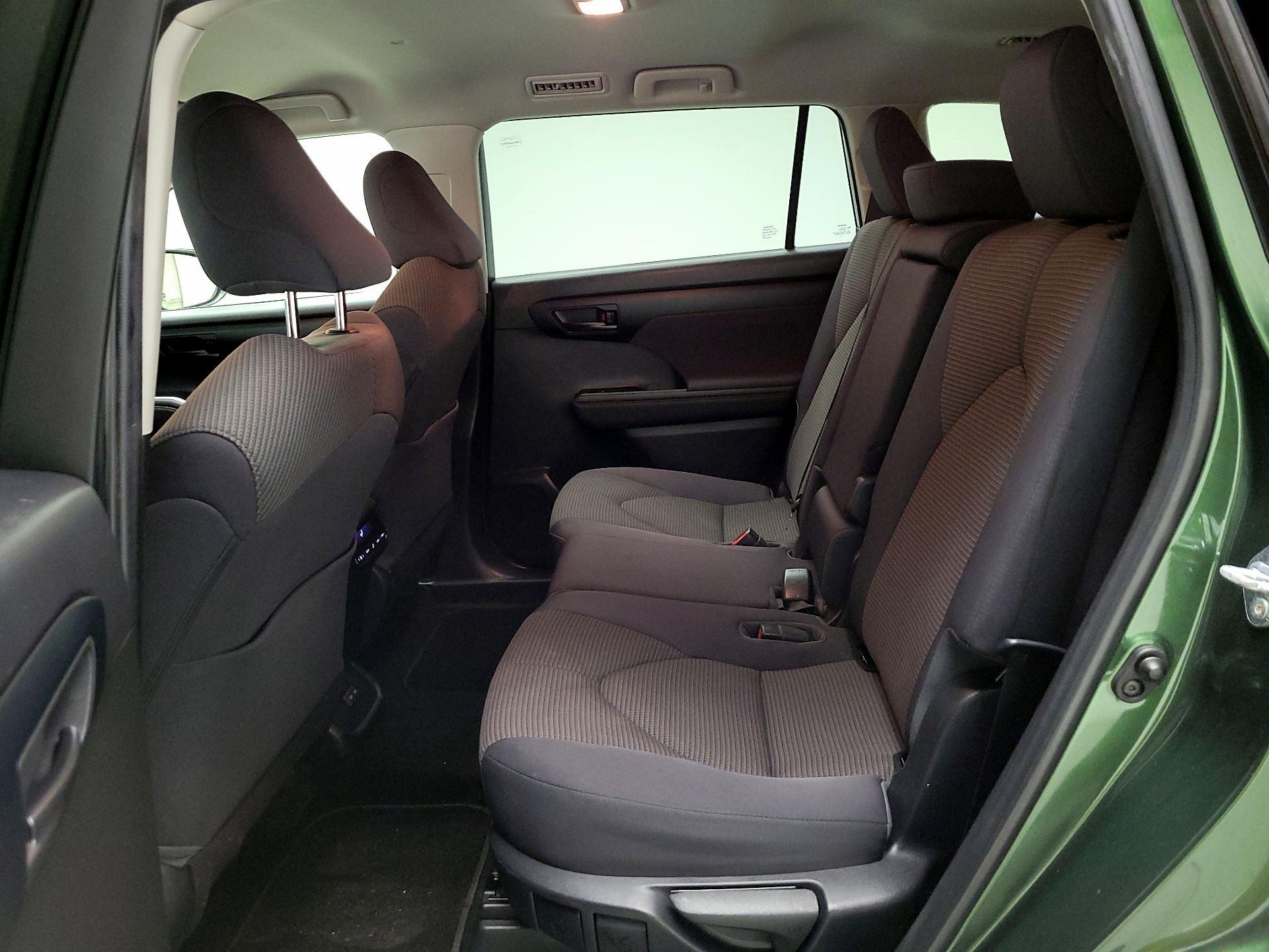 Thumbnail: 2023 Toyota Highlander - 18