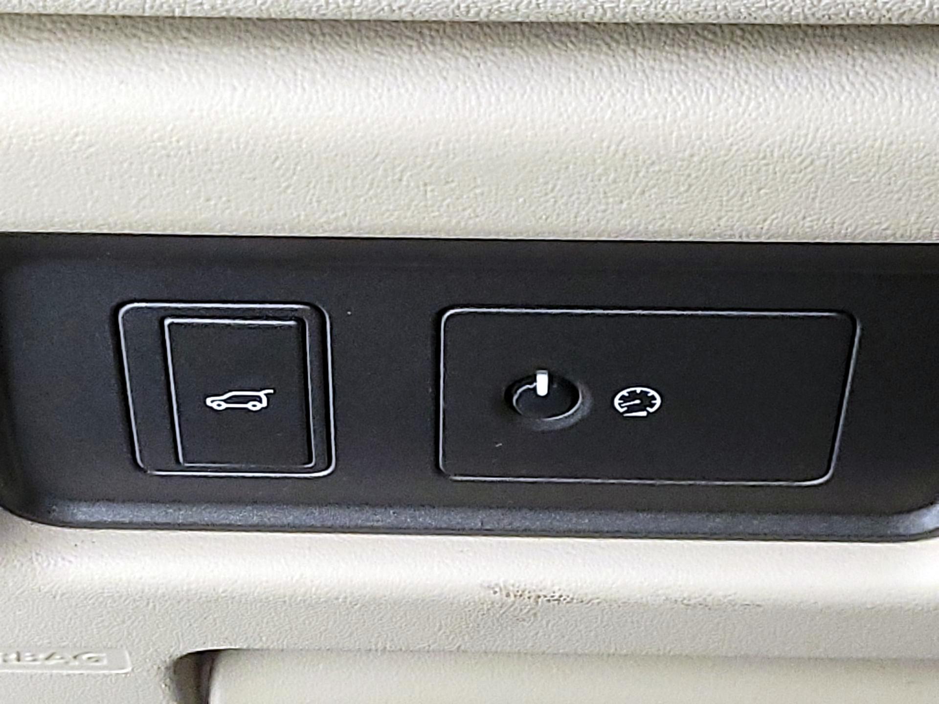 Thumbnail: 2017 Land Rover Range Rover Evoque - 13